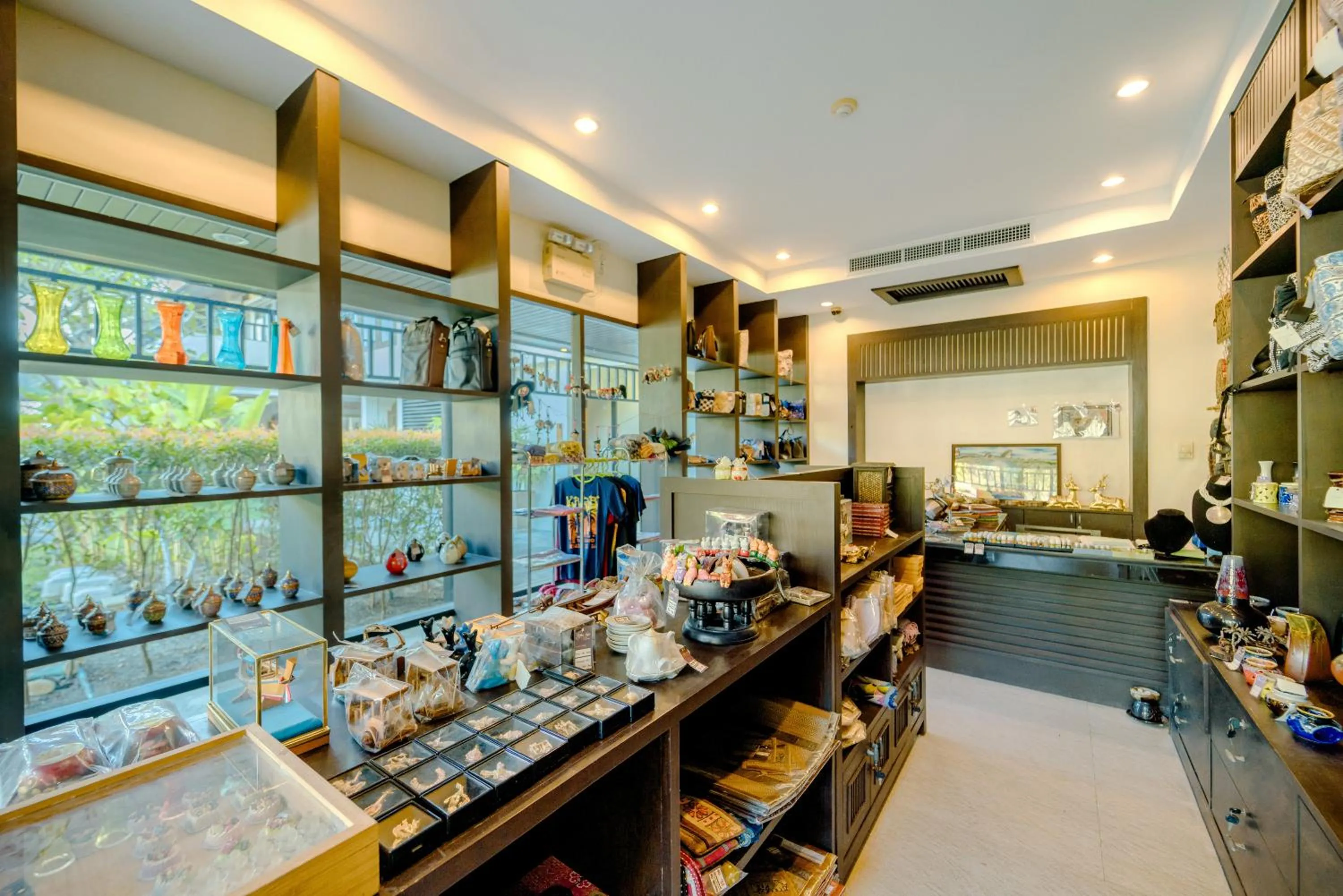 On-site shops in Bhu Nga Thani Resort & Villas Railay