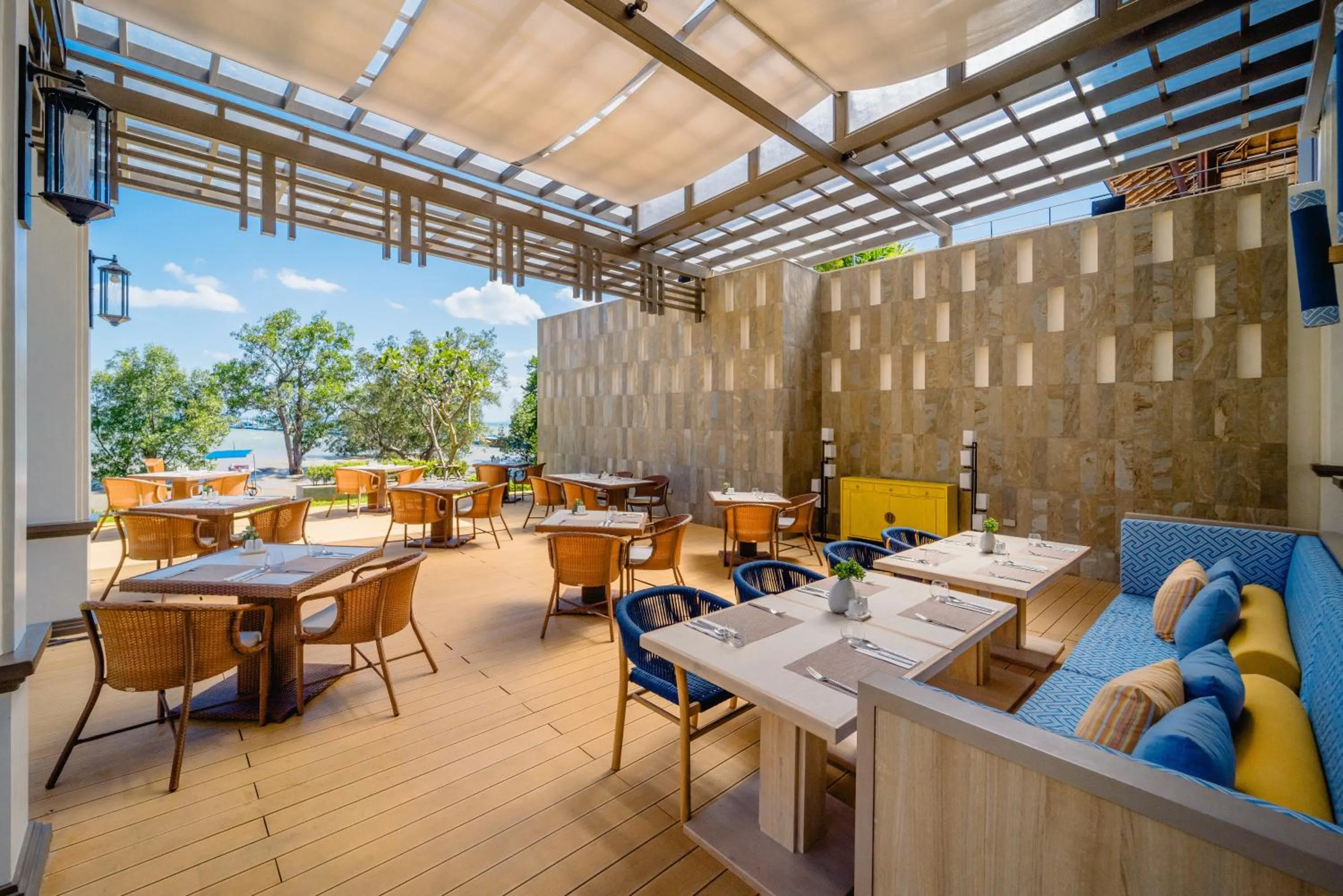 Restaurant/places to eat in Bhu Nga Thani Resort & Villas Railay