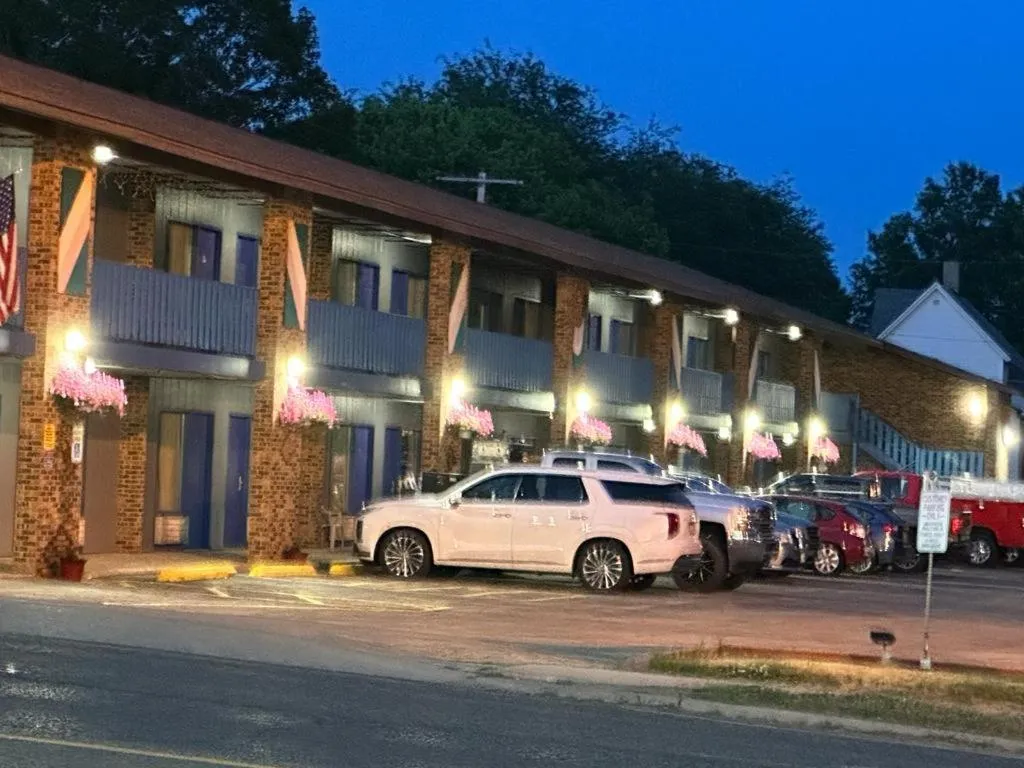 Kewanee Motor Lodge