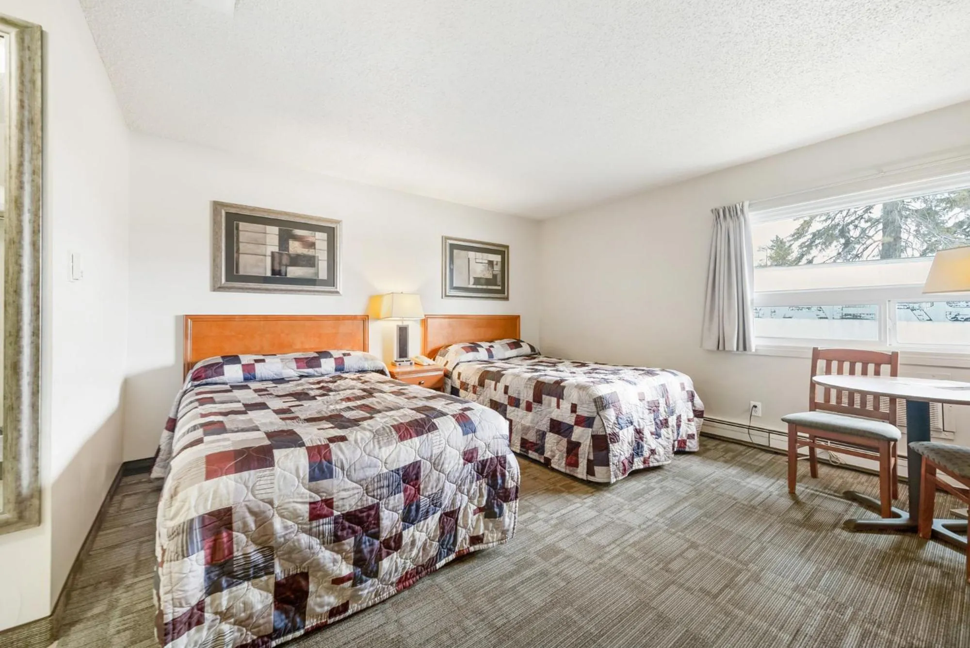 Bed in Guest House Inn & Suites