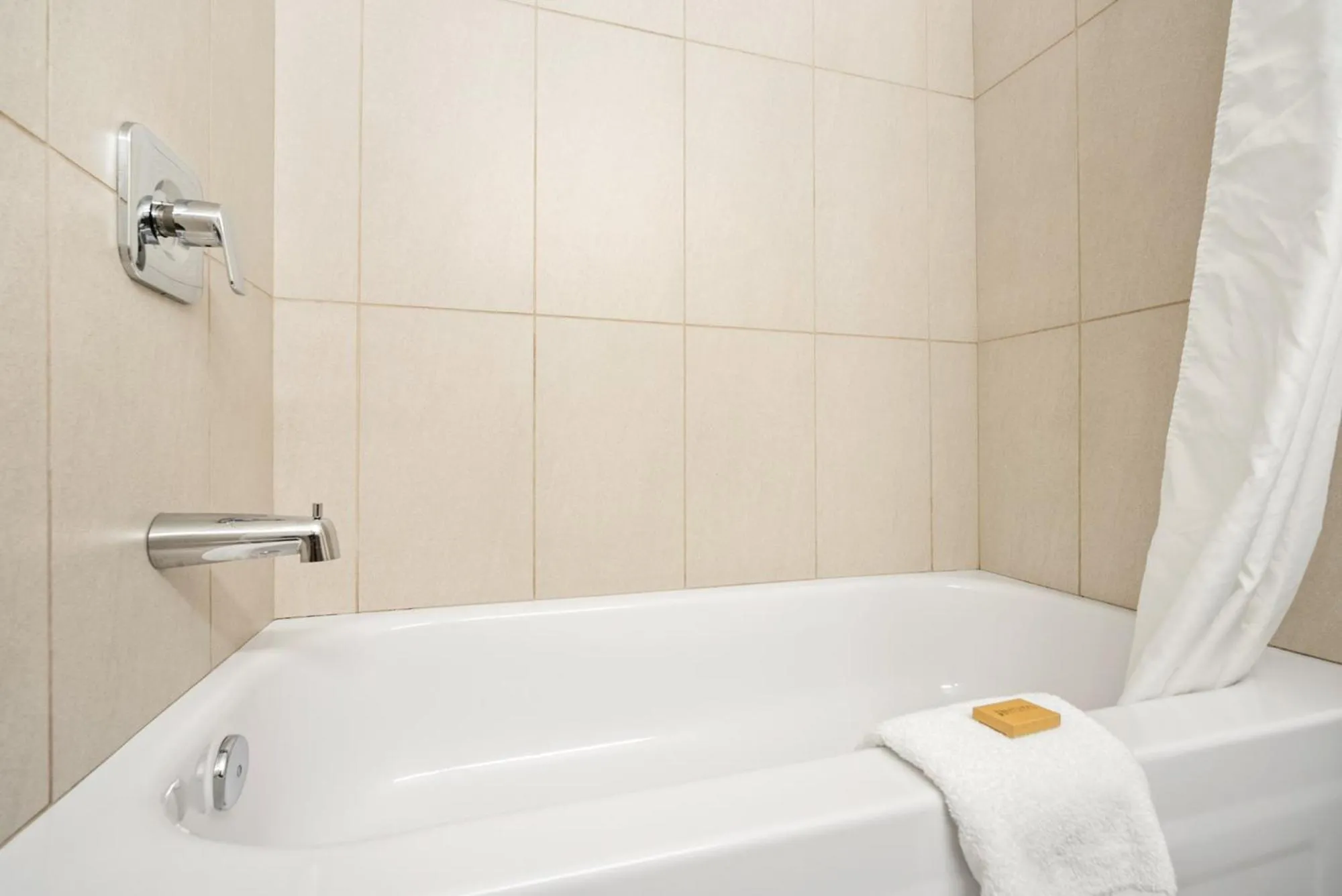 Guest House Inn & Suites