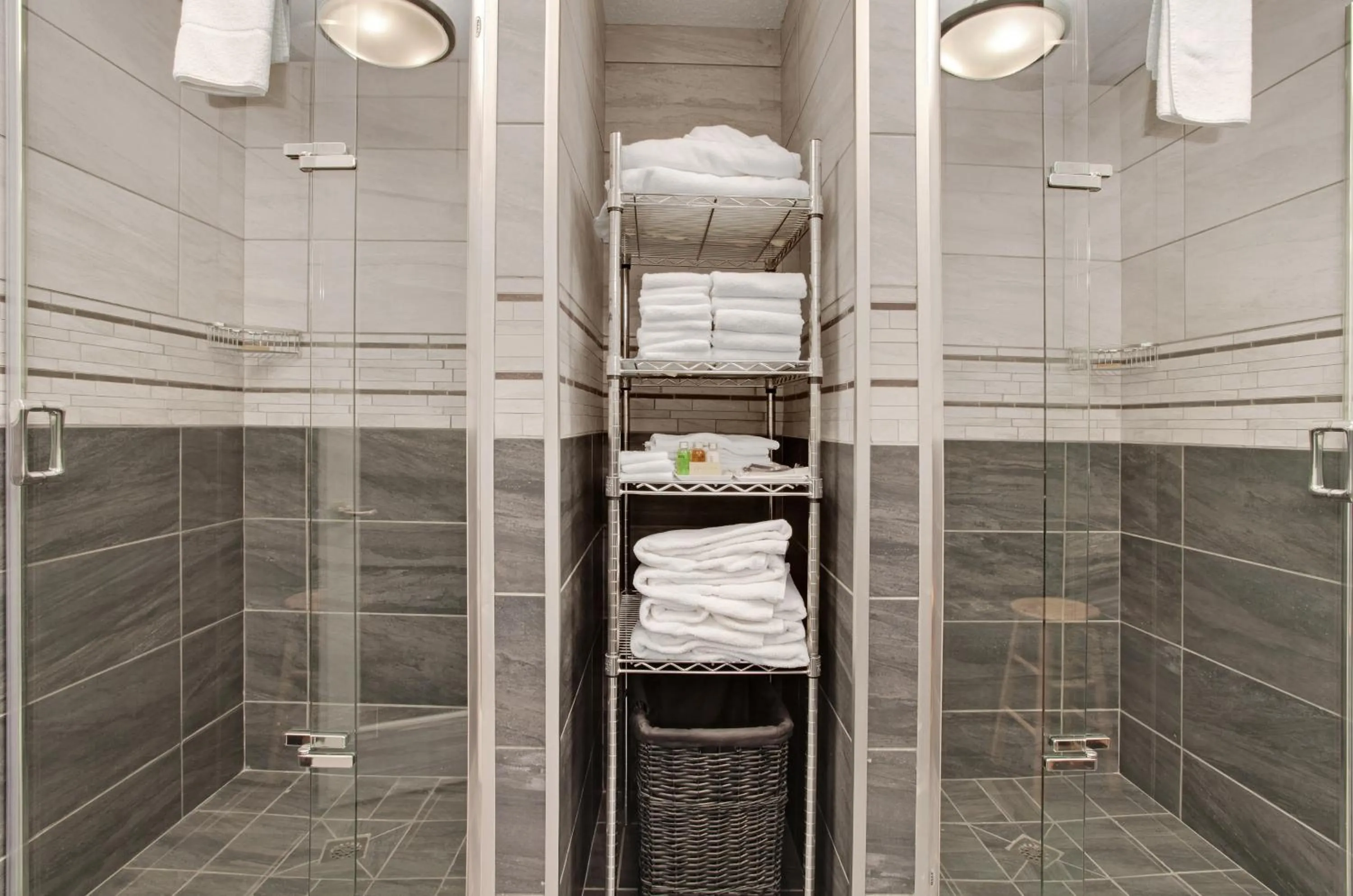 Public Bath in Guest House Inn & Suites