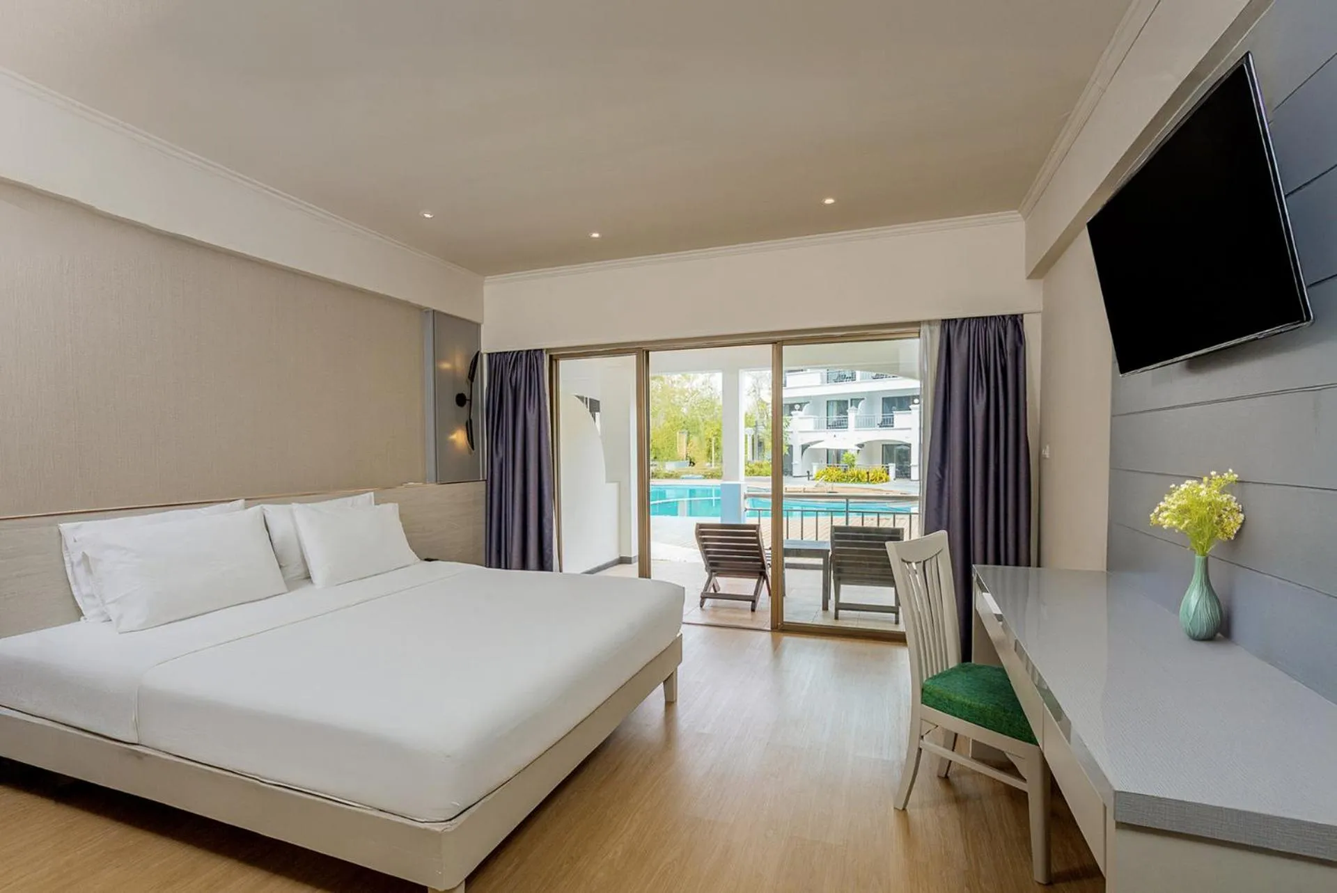Bedroom, Bed in Pinnacle Grand Jomtien Resort and Beach Club
