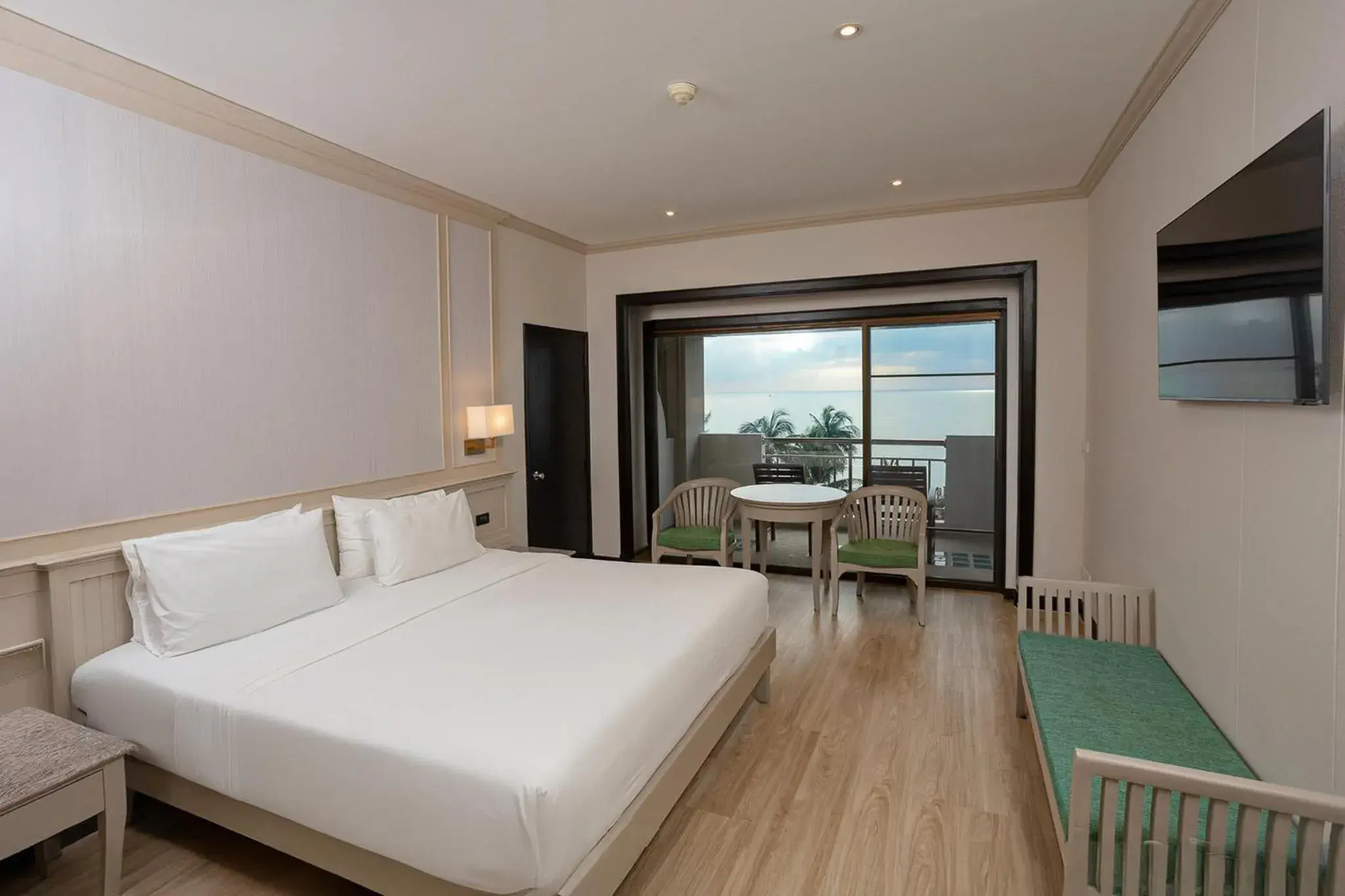Deluxe Studio Sea View - King in Pinnacle Grand Jomtien Resort and Beach Club Deluxe Studio Sea View - King in Pinnacle Grand Jomtien Resort and Beach Club