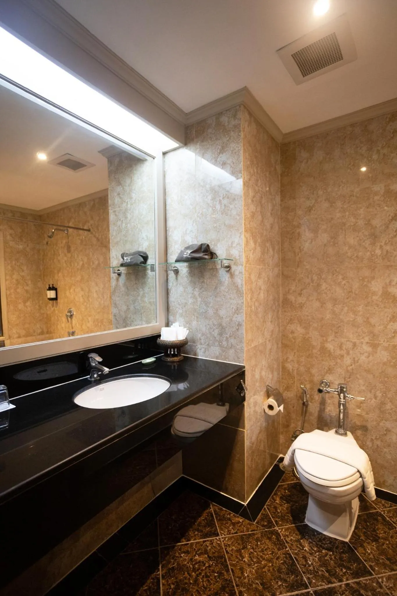 Bathroom in Pinnacle Grand Jomtien Resort and Beach Club