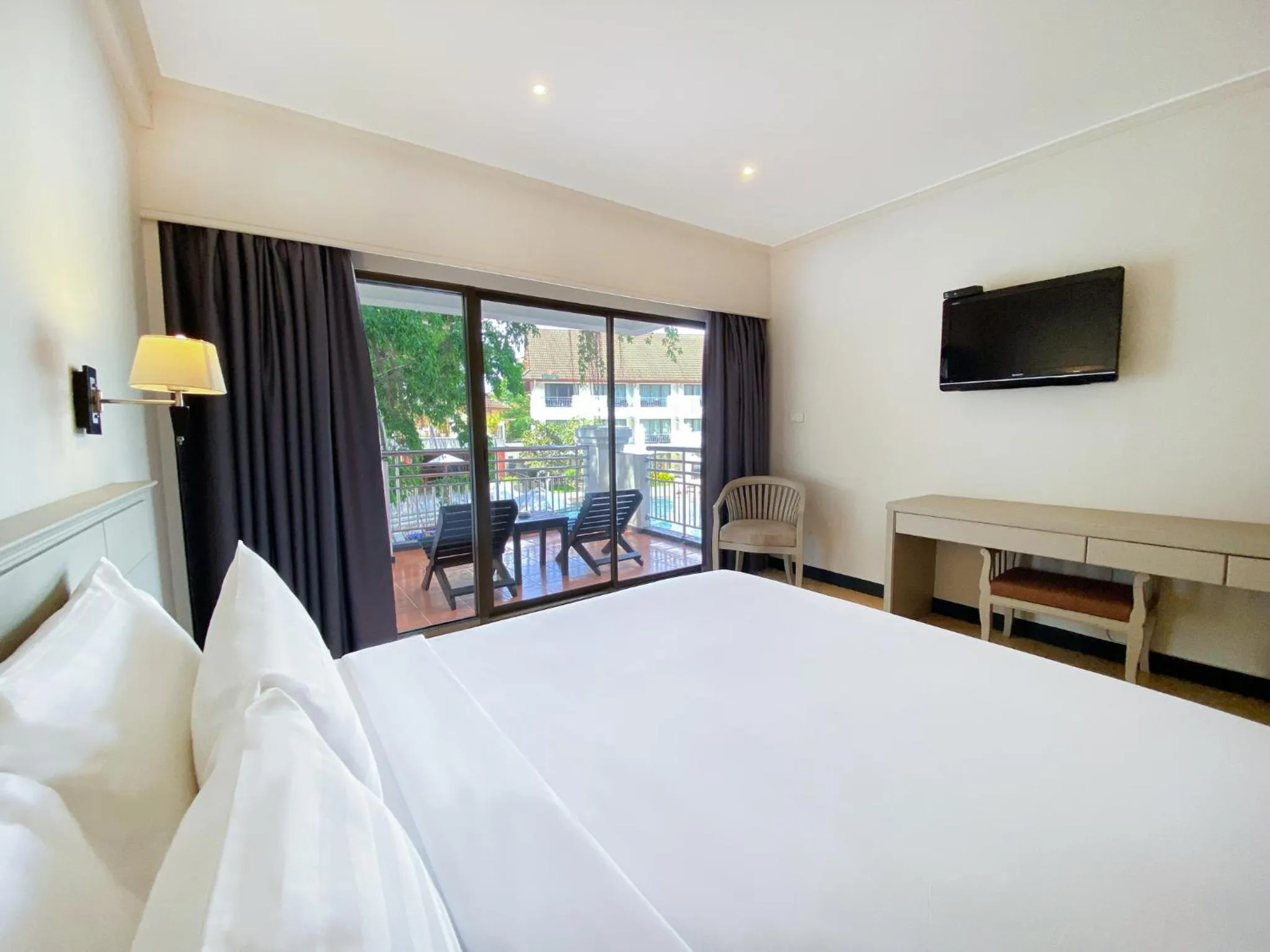 Bedroom, Bed in Pinnacle Grand Jomtien Resort and Beach Club