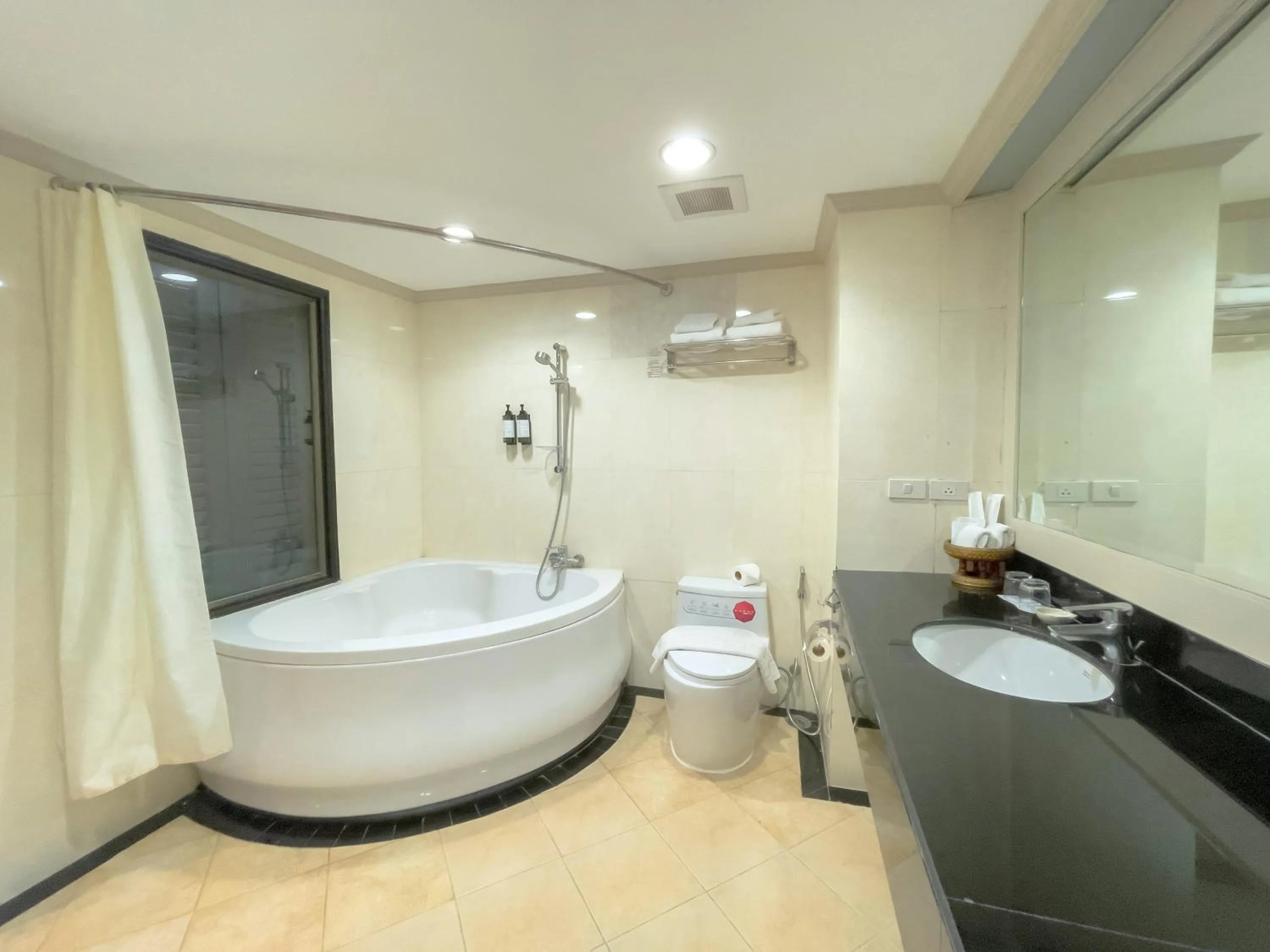 Bathroom in Pinnacle Grand Jomtien Resort and Beach Club
