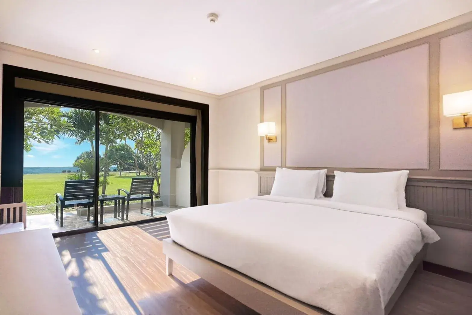 Deluxe Sea View with Terrace - King in Pinnacle Grand Jomtien Resort and Beach Club Deluxe Sea View with Terrace - King in Pinnacle Grand Jomtien Resort and Beach Club