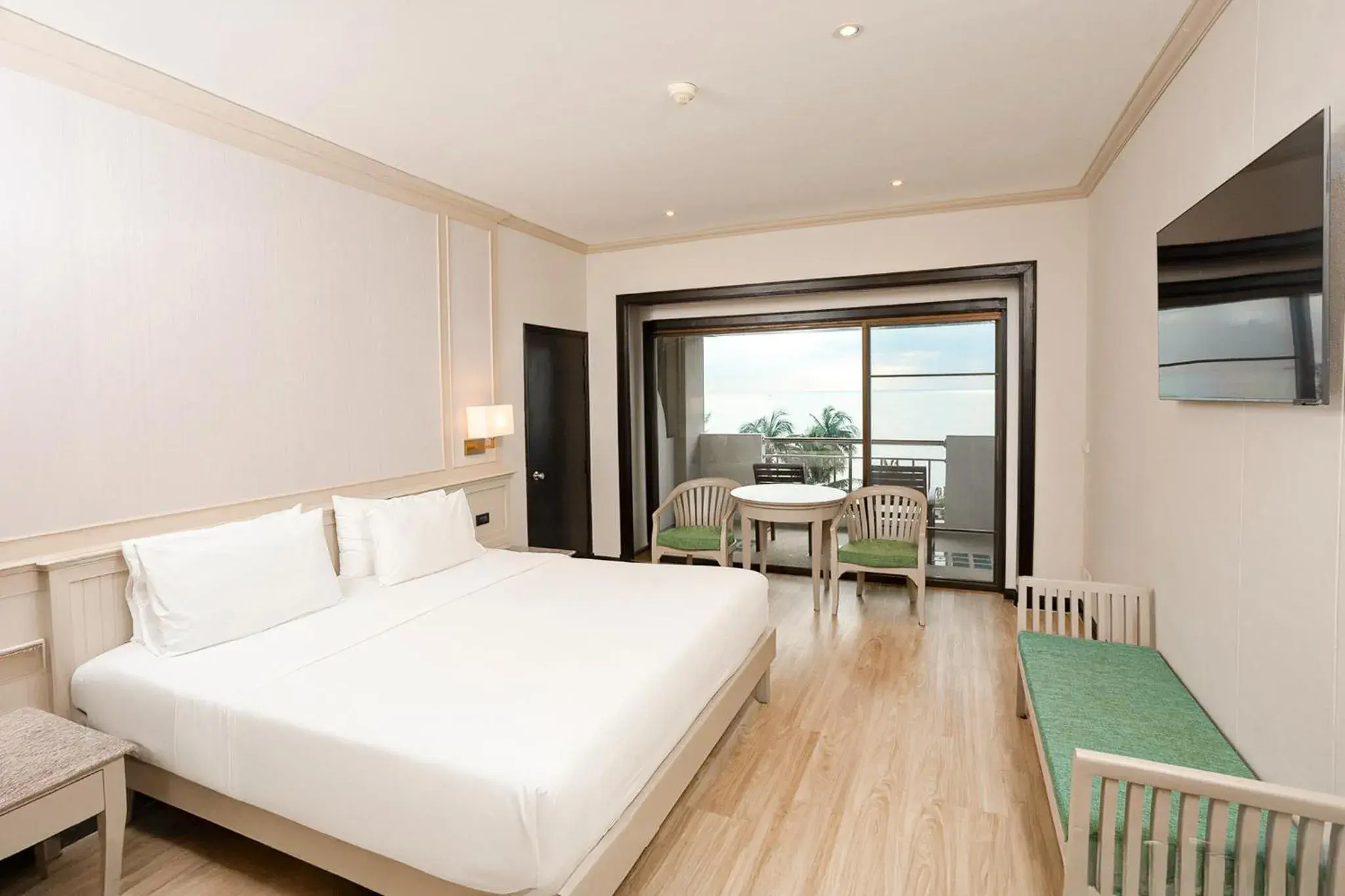 Deluxe Sea View - King in Pinnacle Grand Jomtien Resort and Beach Club Deluxe Sea View - King in Pinnacle Grand Jomtien Resort and Beach Club