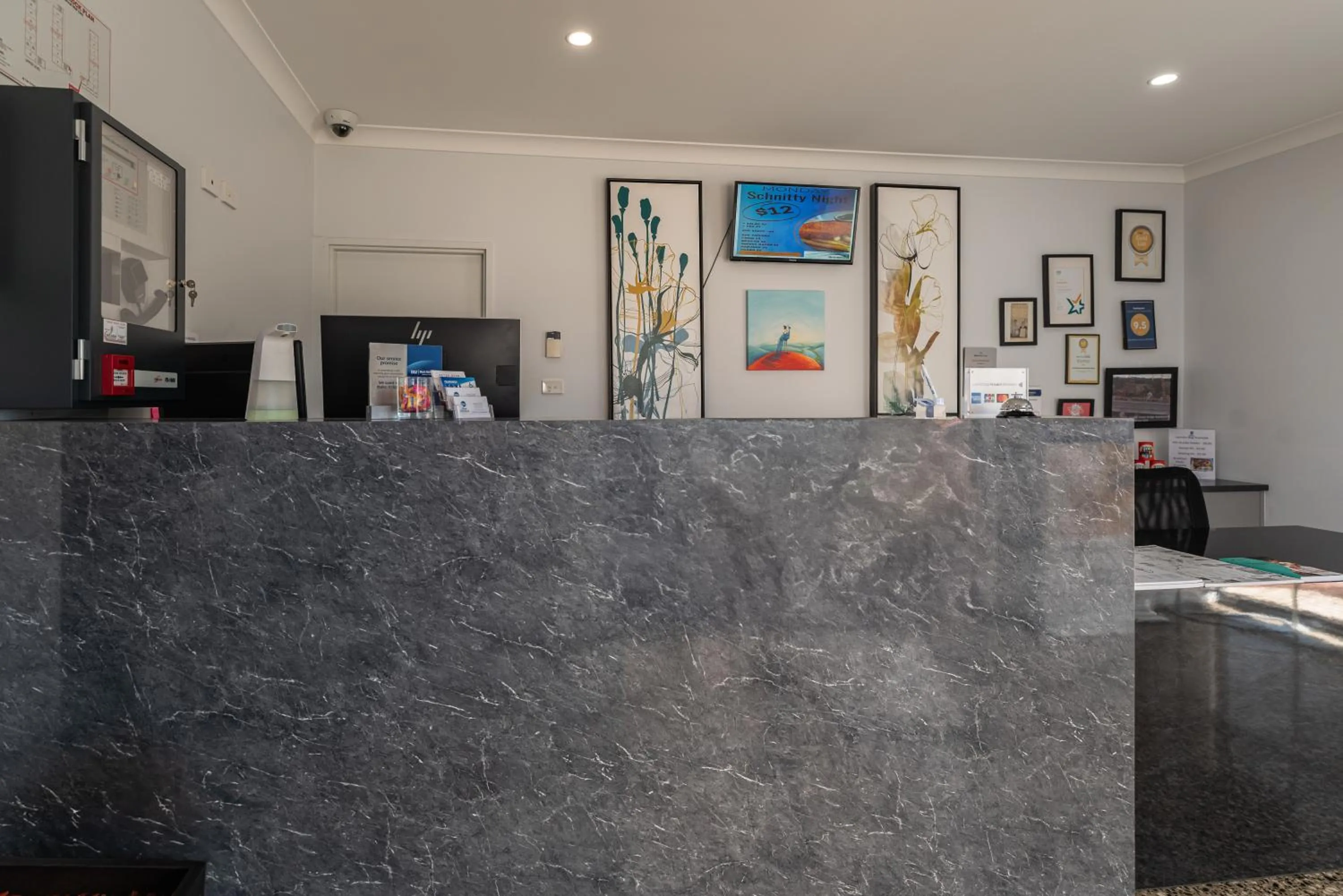 Lobby or reception in Best Western Club Quirindi Motel