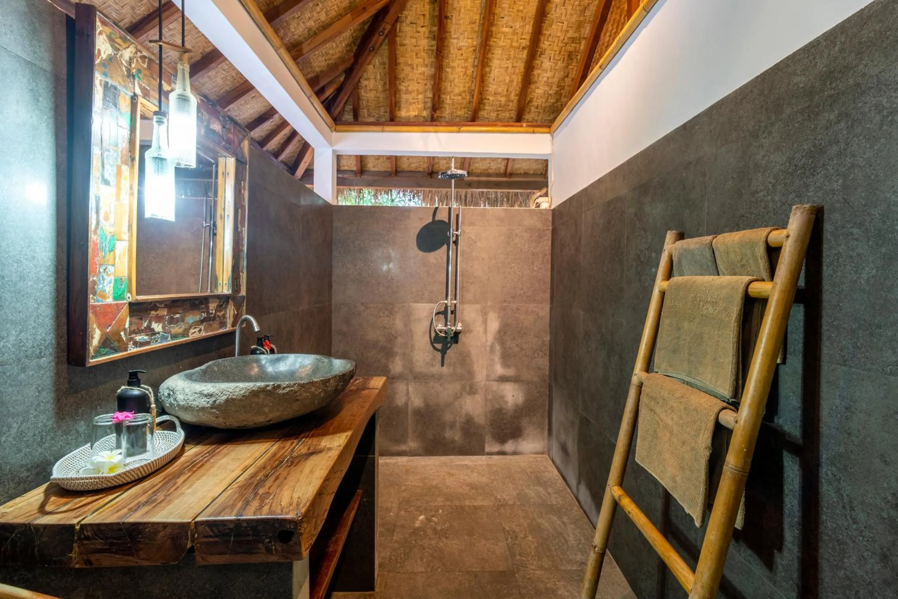 Shower in Breathe Villa Meno