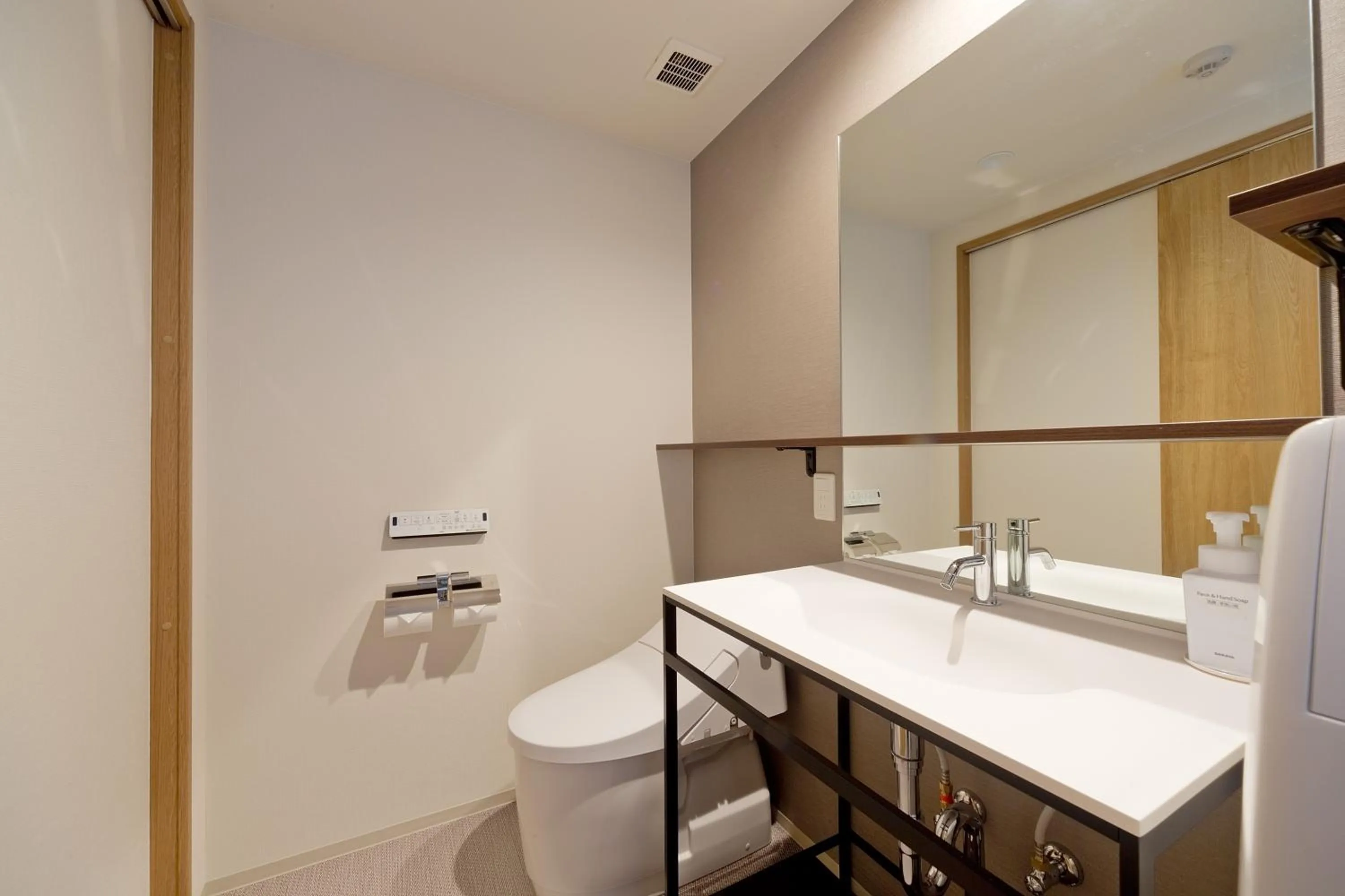 Photo of the whole room in M's Inn Higashiyama