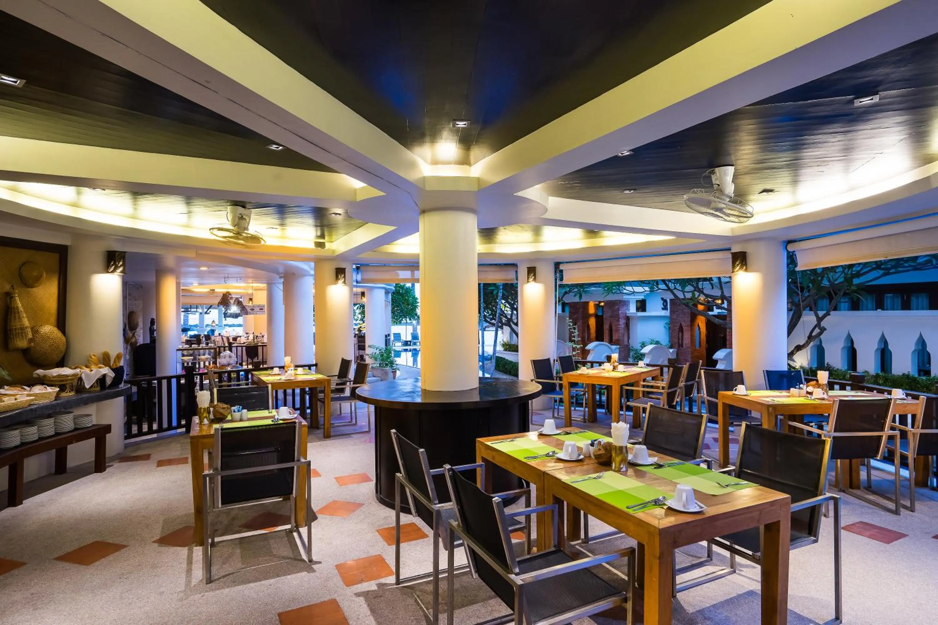 Restaurant/places to eat in Dara Samui Beach Resort Adults Only, Chaweng