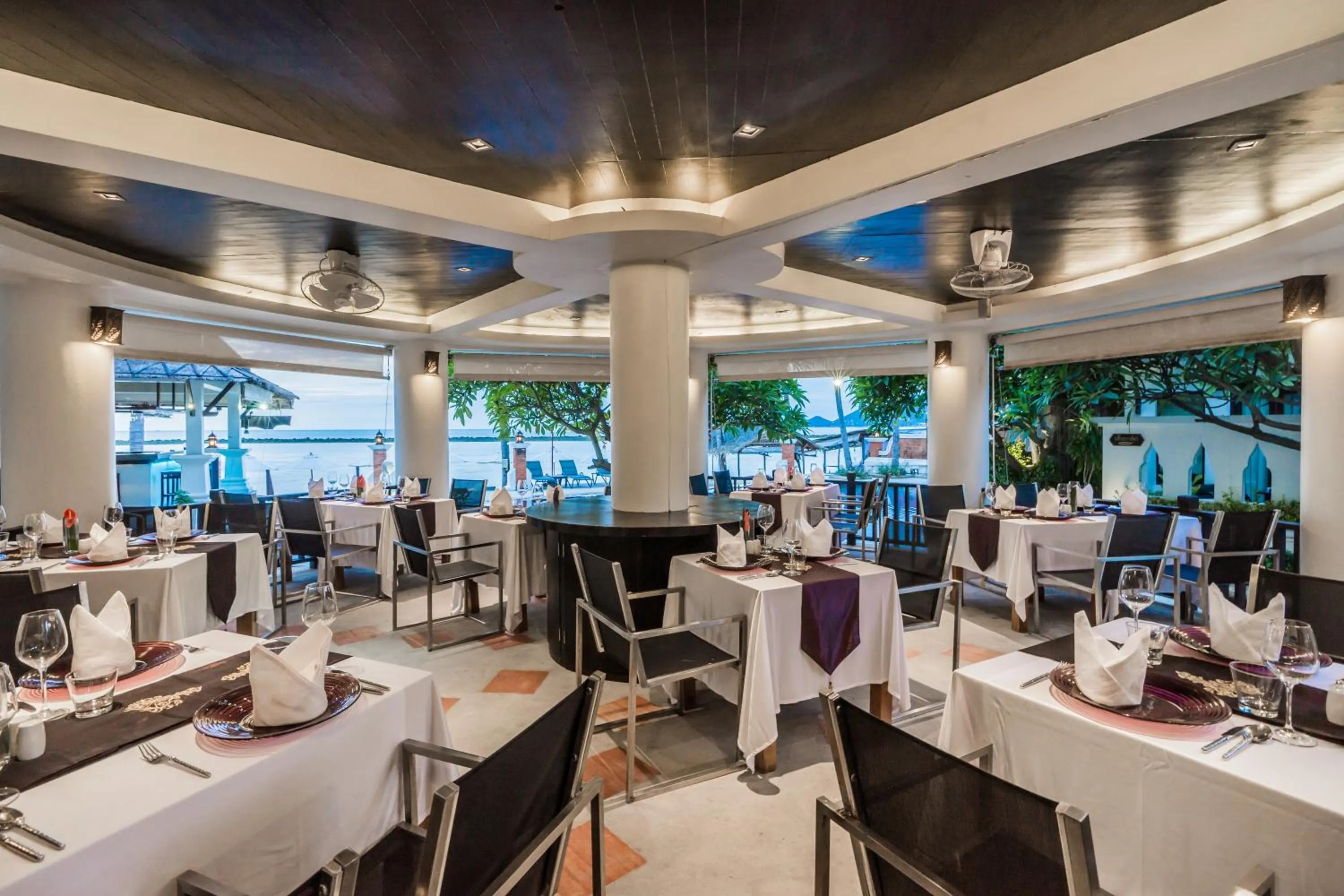 Restaurant/places to eat in Dara Samui Beach Resort Adults Only, Chaweng