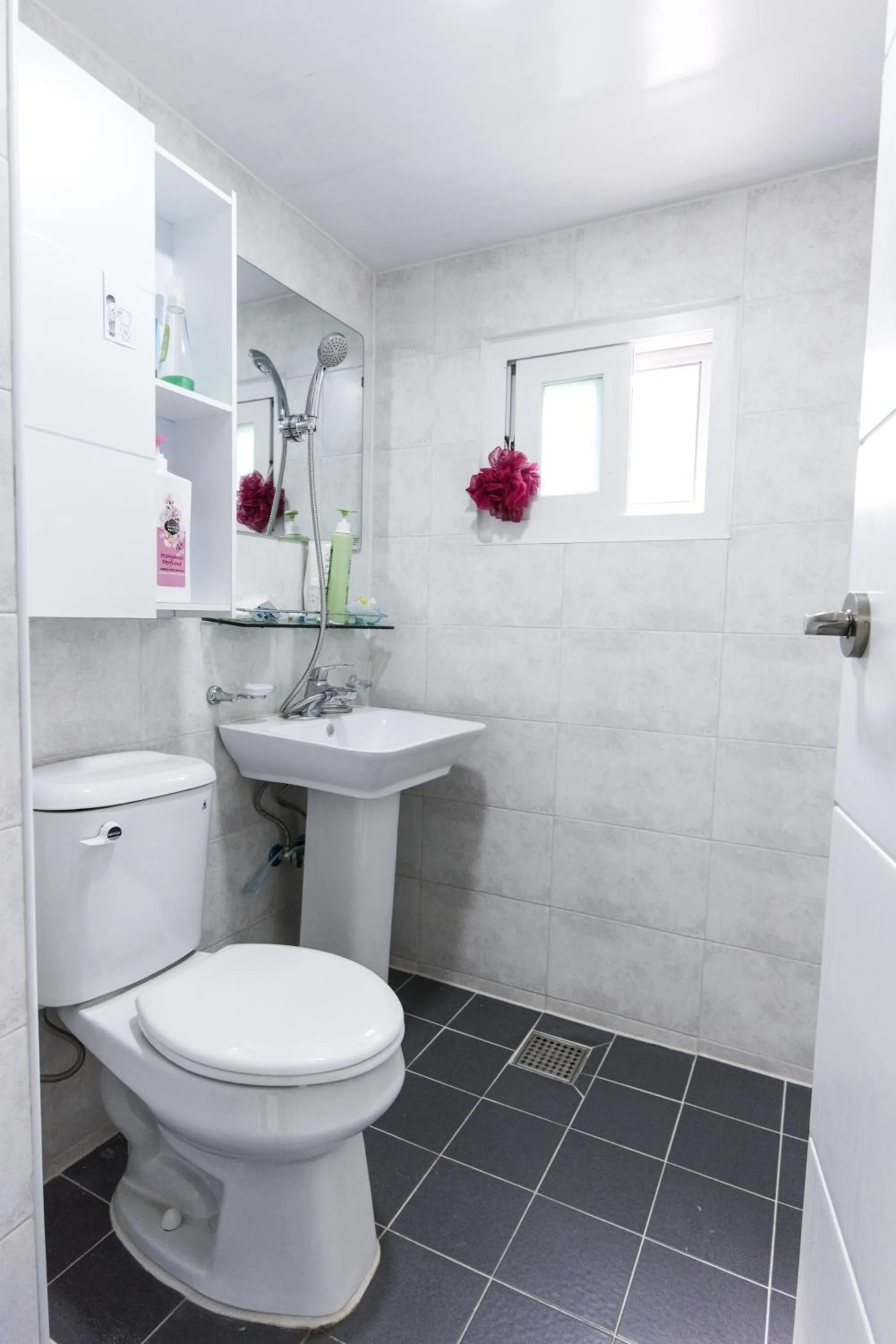 Shower in Cobe Guesthouse Dongdaemun