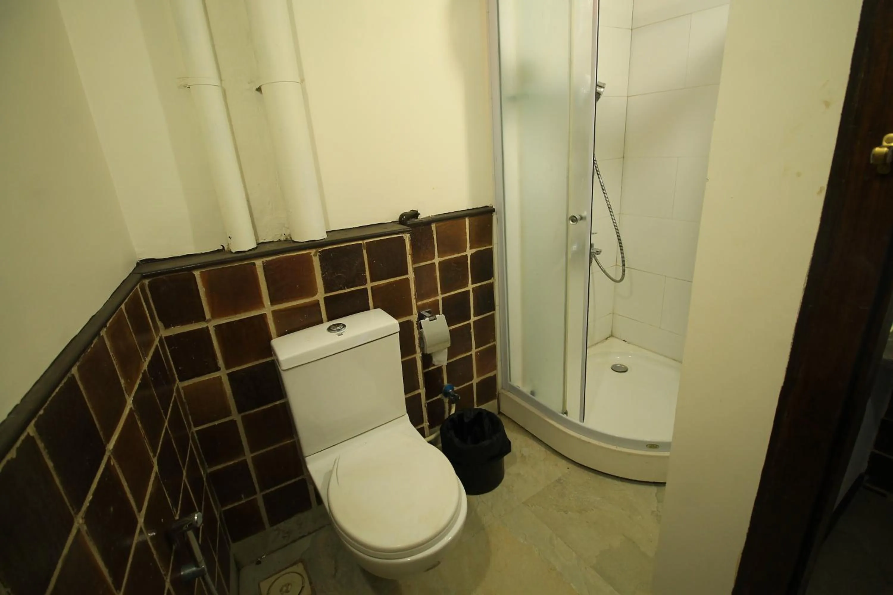 Shower in Deewanji Ni Haveli