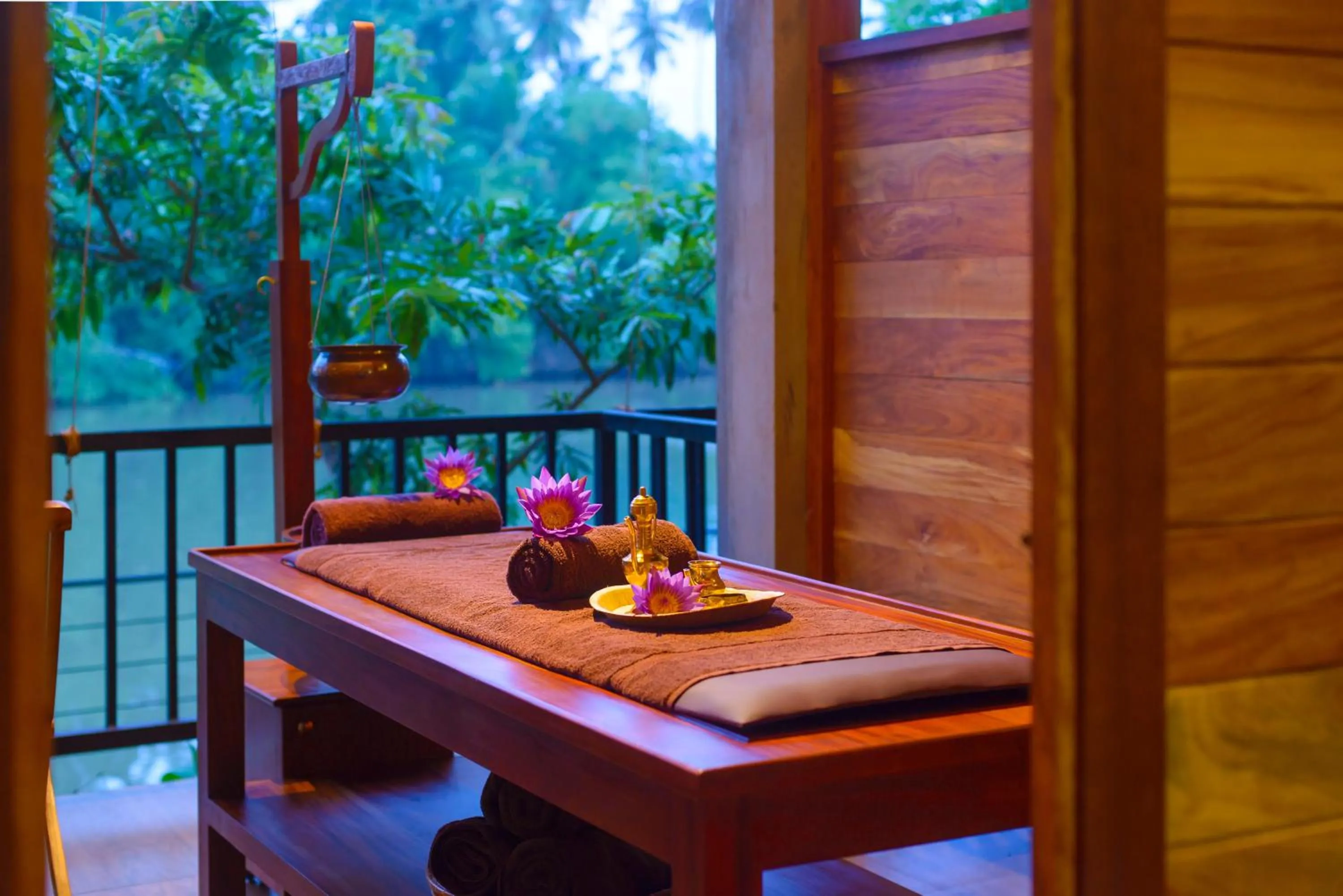 Massage in Karunakarala Ayurveda Resort