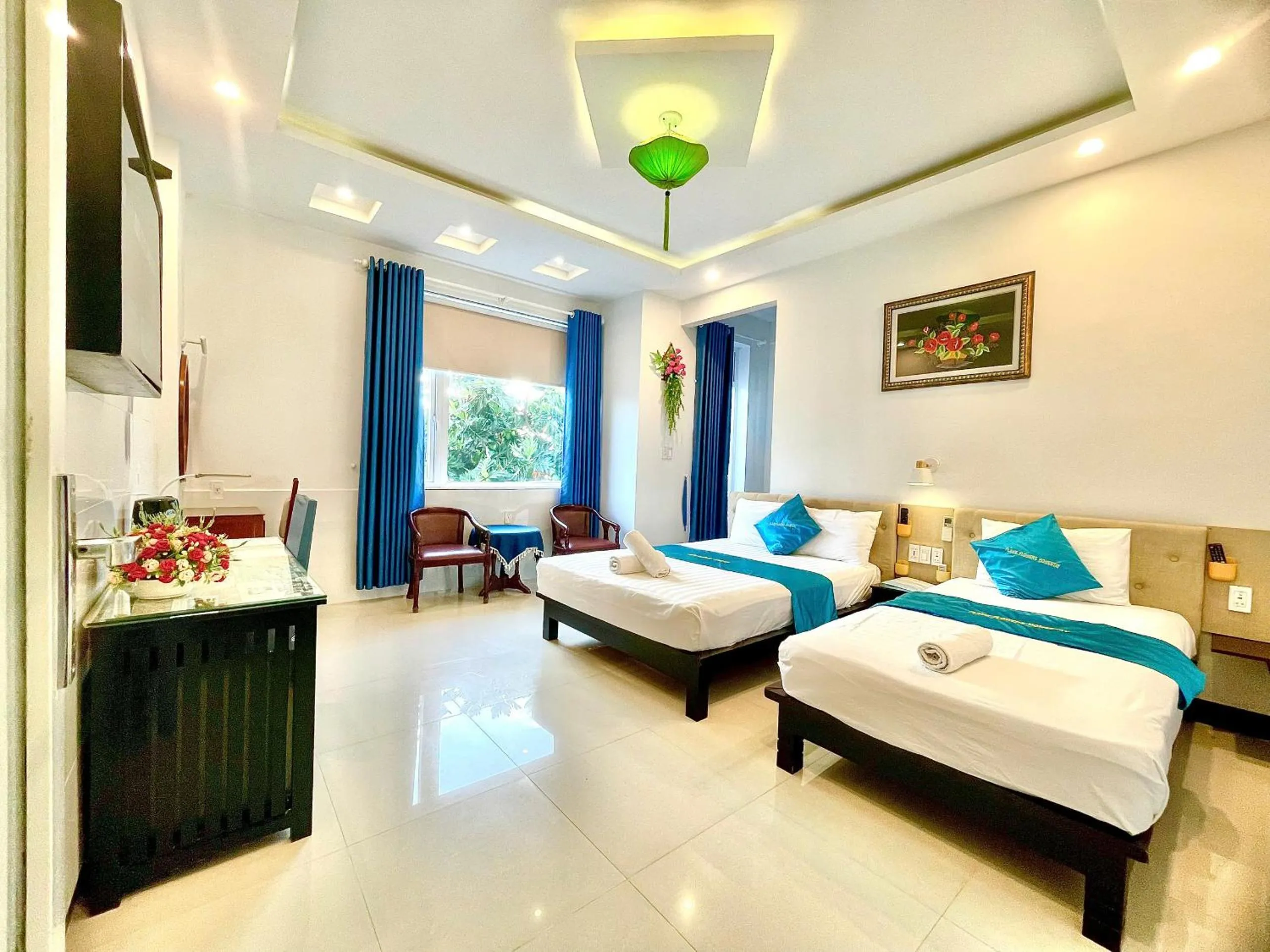 Photo of the whole room, Bed in Flame Flowers Homestay