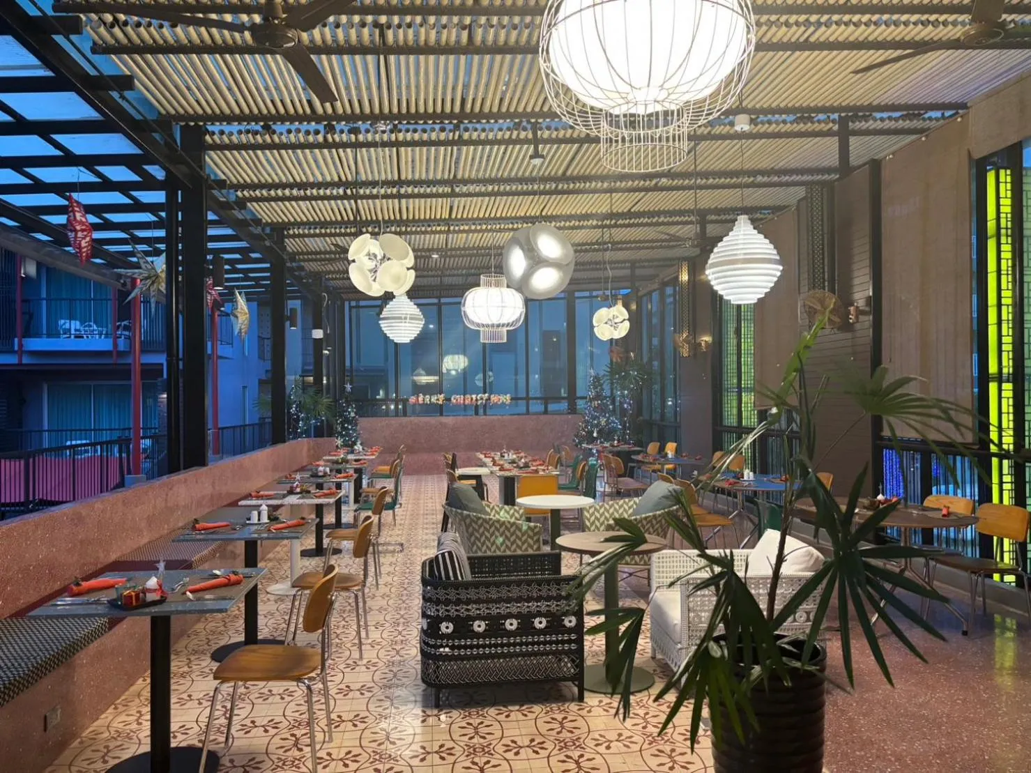 Restaurant/places to eat in Red Ginger Chic Resort