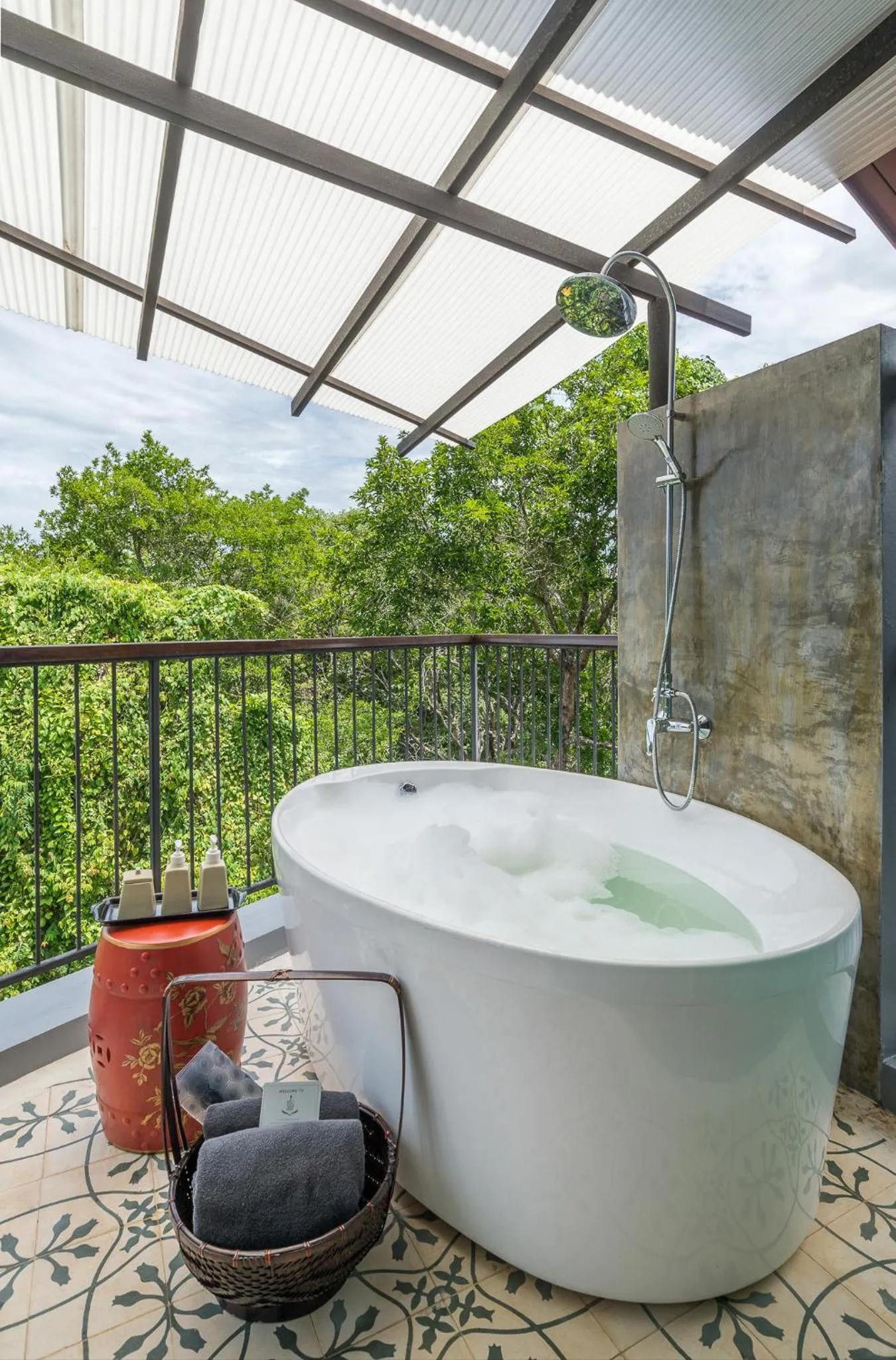 Bath in Red Ginger Chic Resort