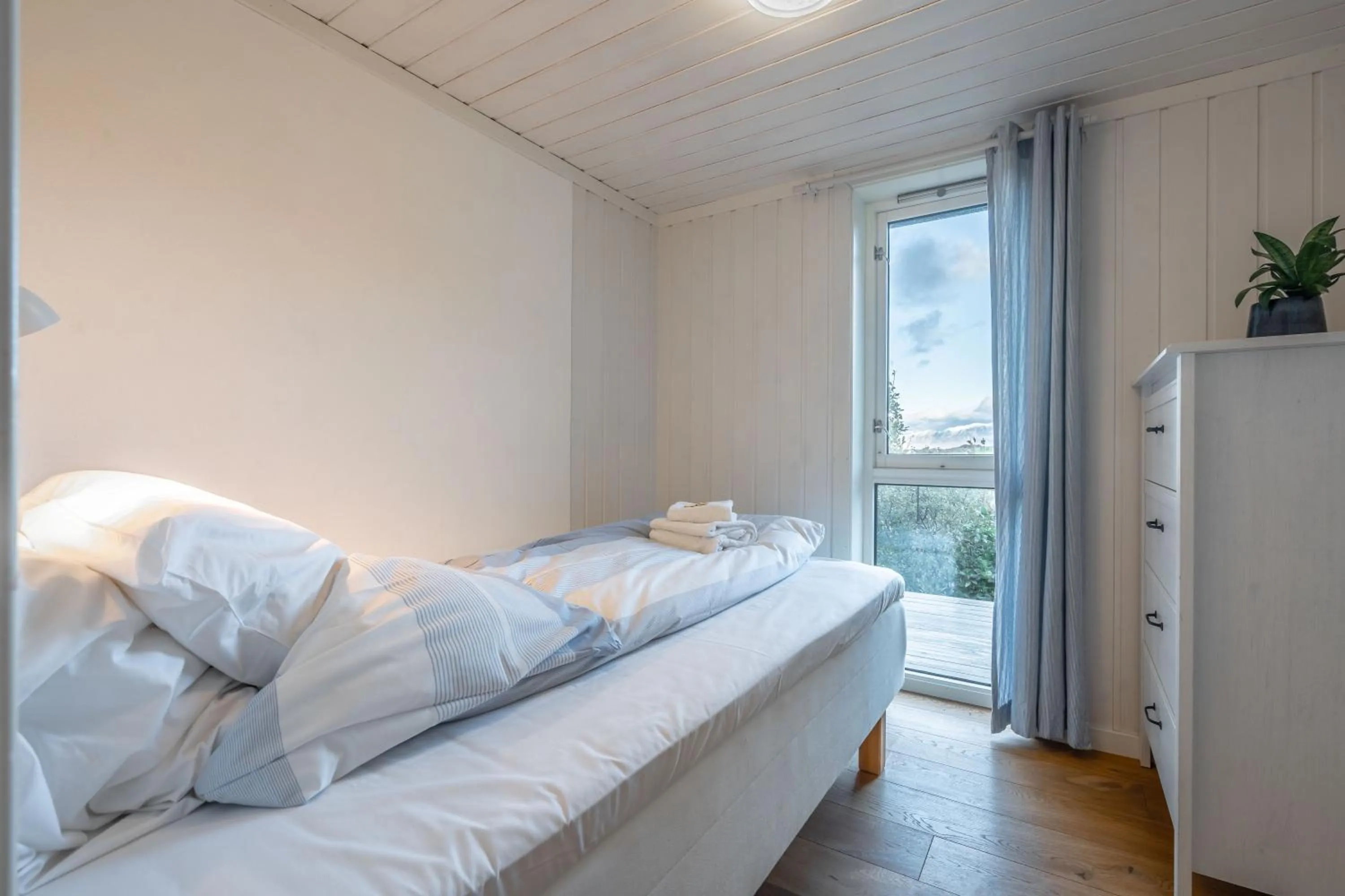 Bedroom, Bed in Lofoten Links Lodges