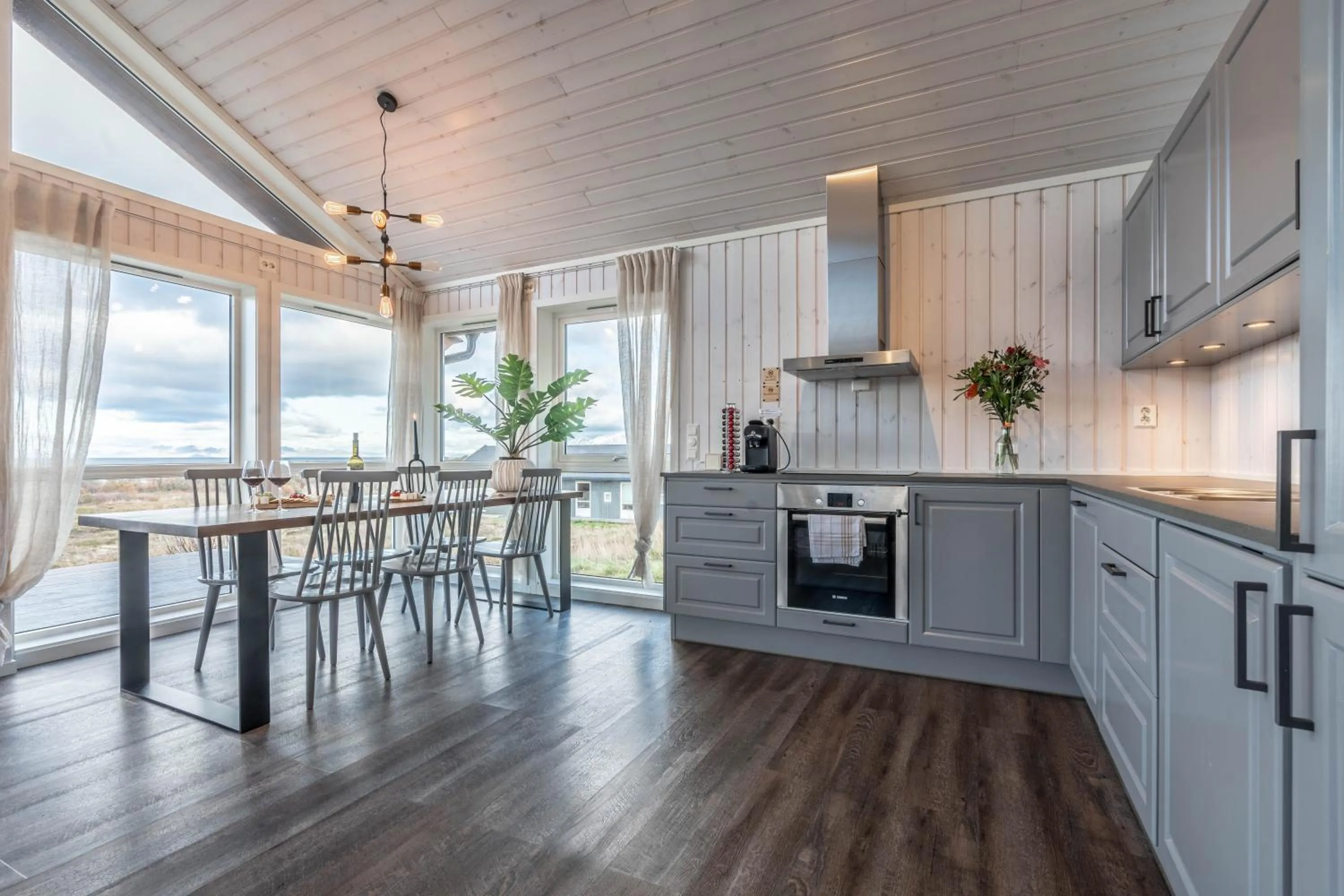 Kitchen or kitchenette in Lofoten Links Lodges