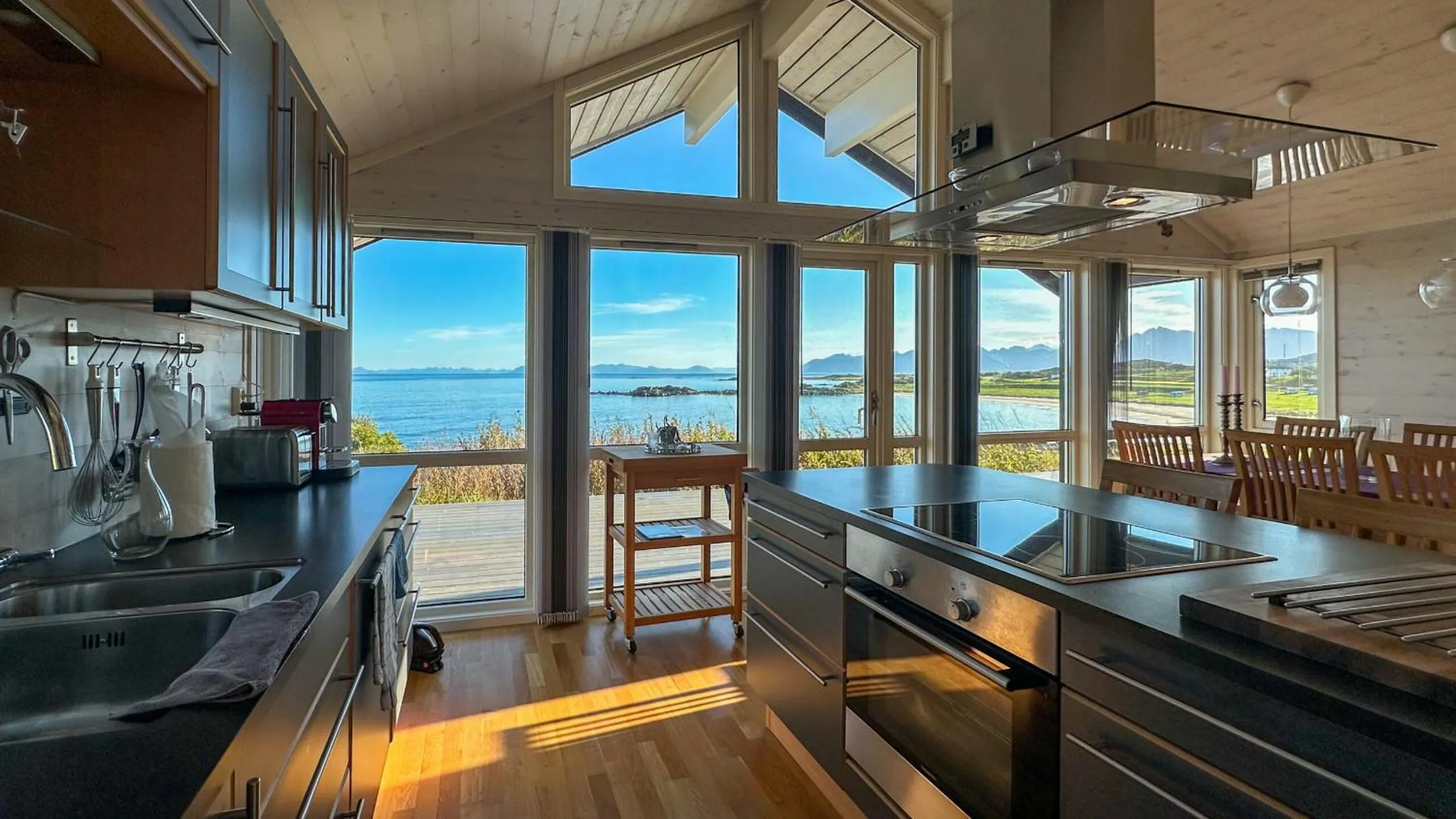 Kitchen or kitchenette in Lofoten Links Lodges