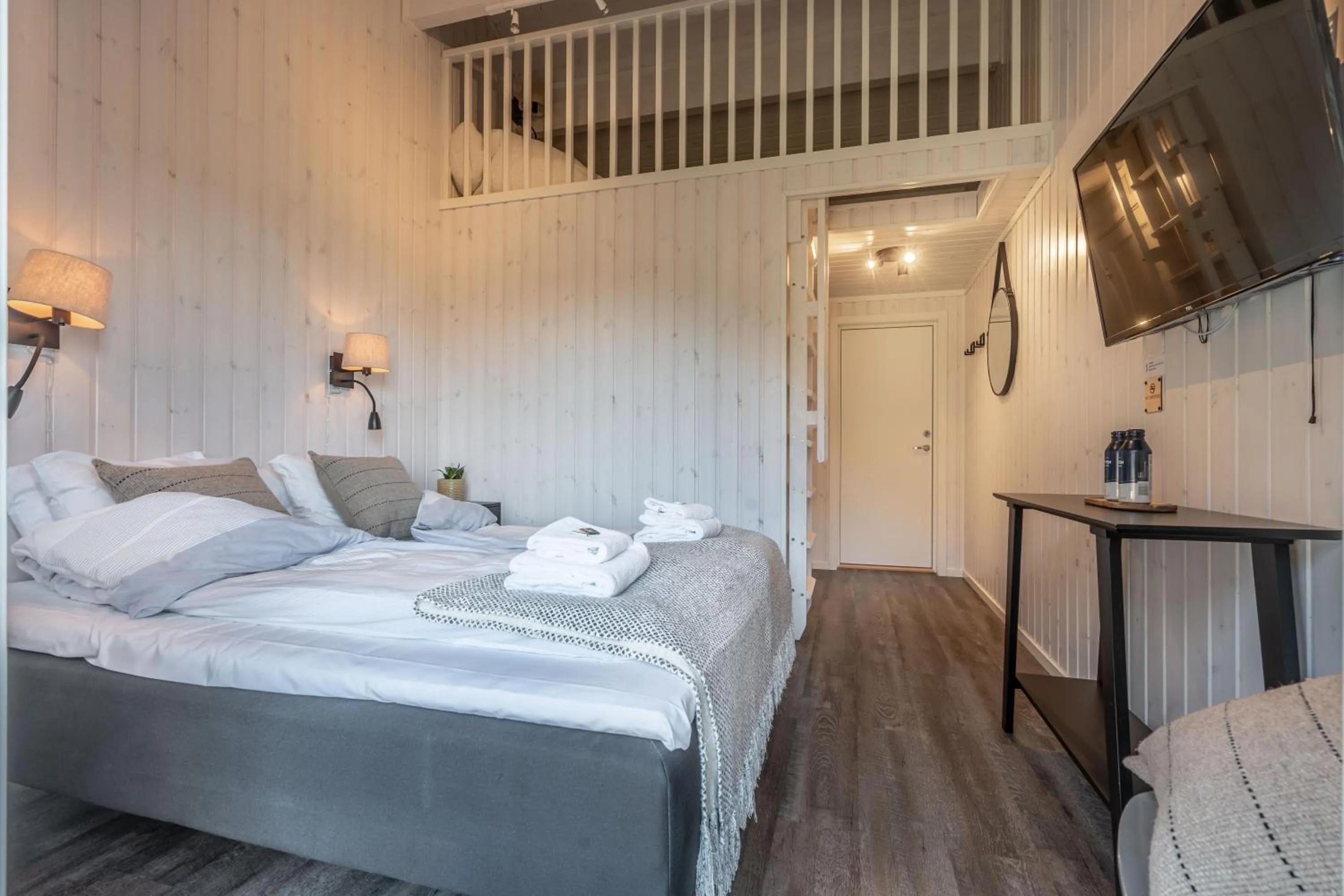 Patio, Bed in Lofoten Links Lodges