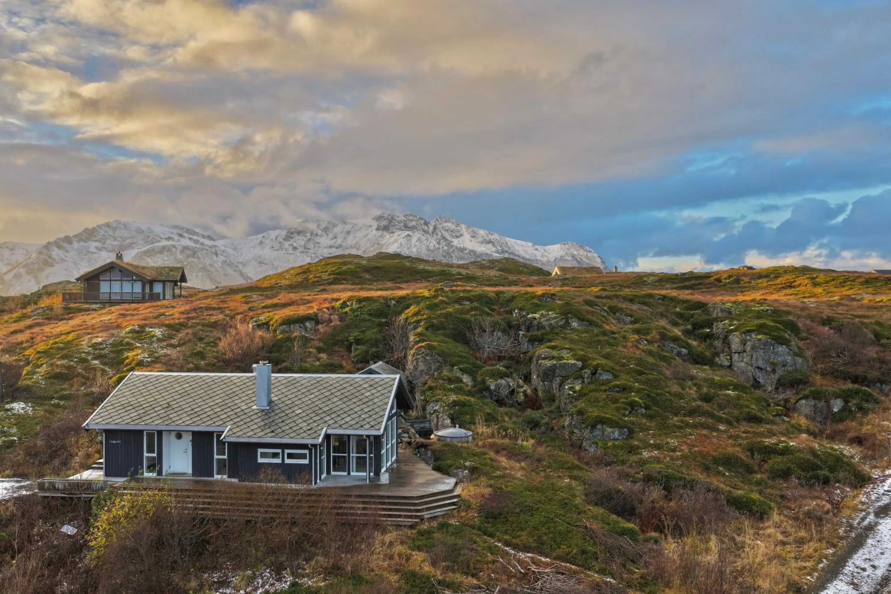 Mountain view in Lofoten Links Lodges