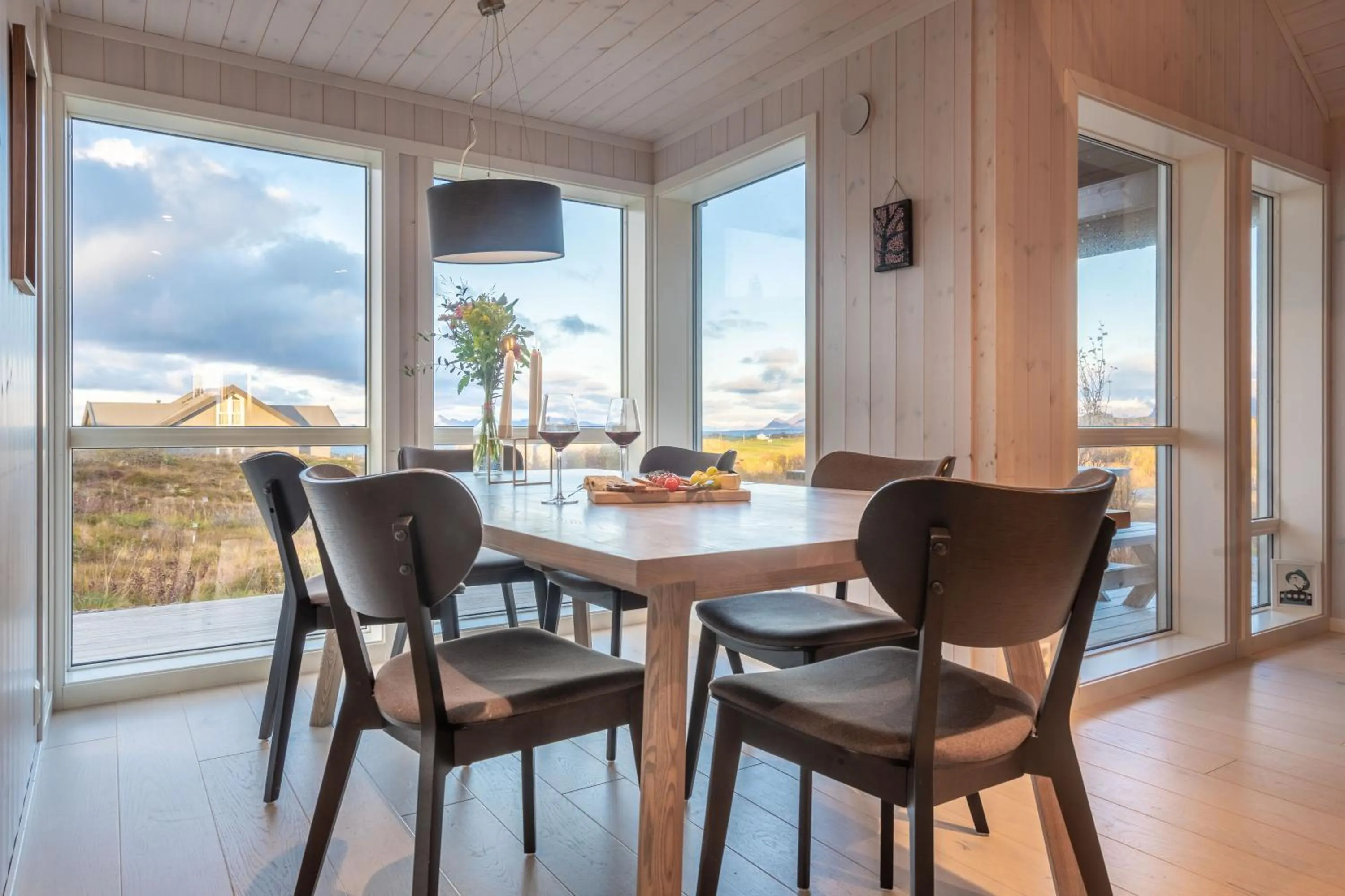 Dining area in Lofoten Links Lodges