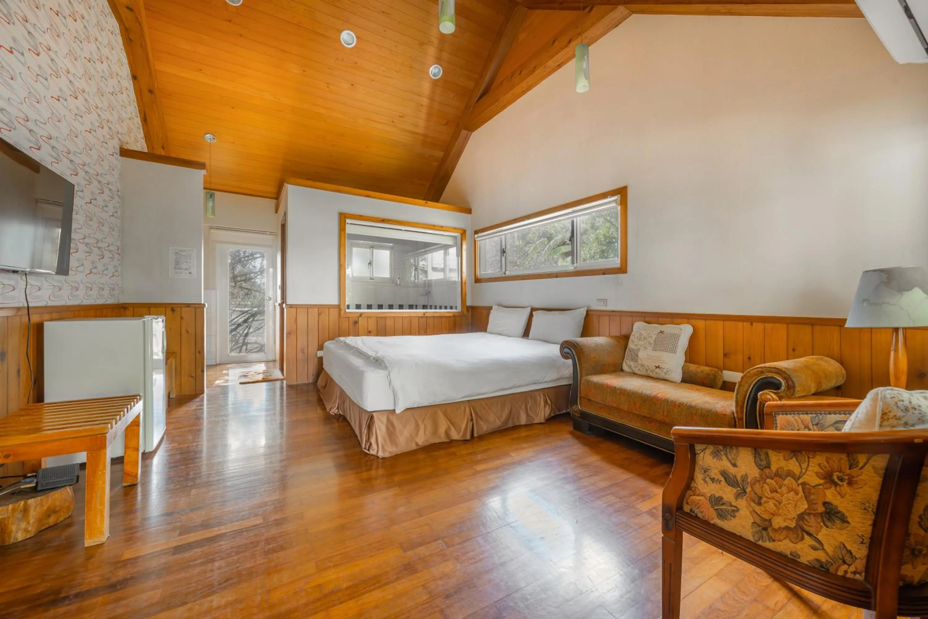 Photo of the whole room, Bed in Green Forest Villa