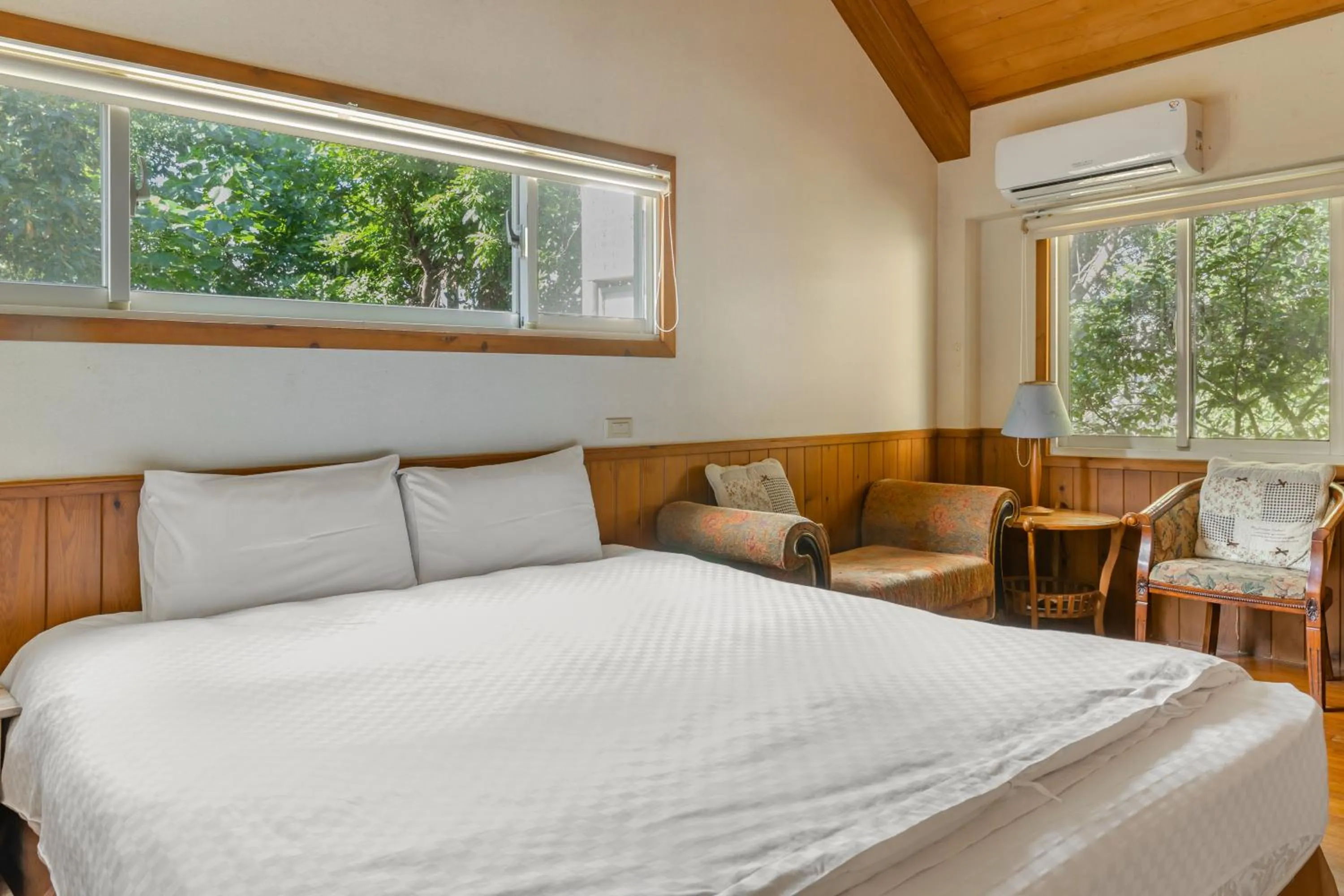 Bed in Green Forest Villa