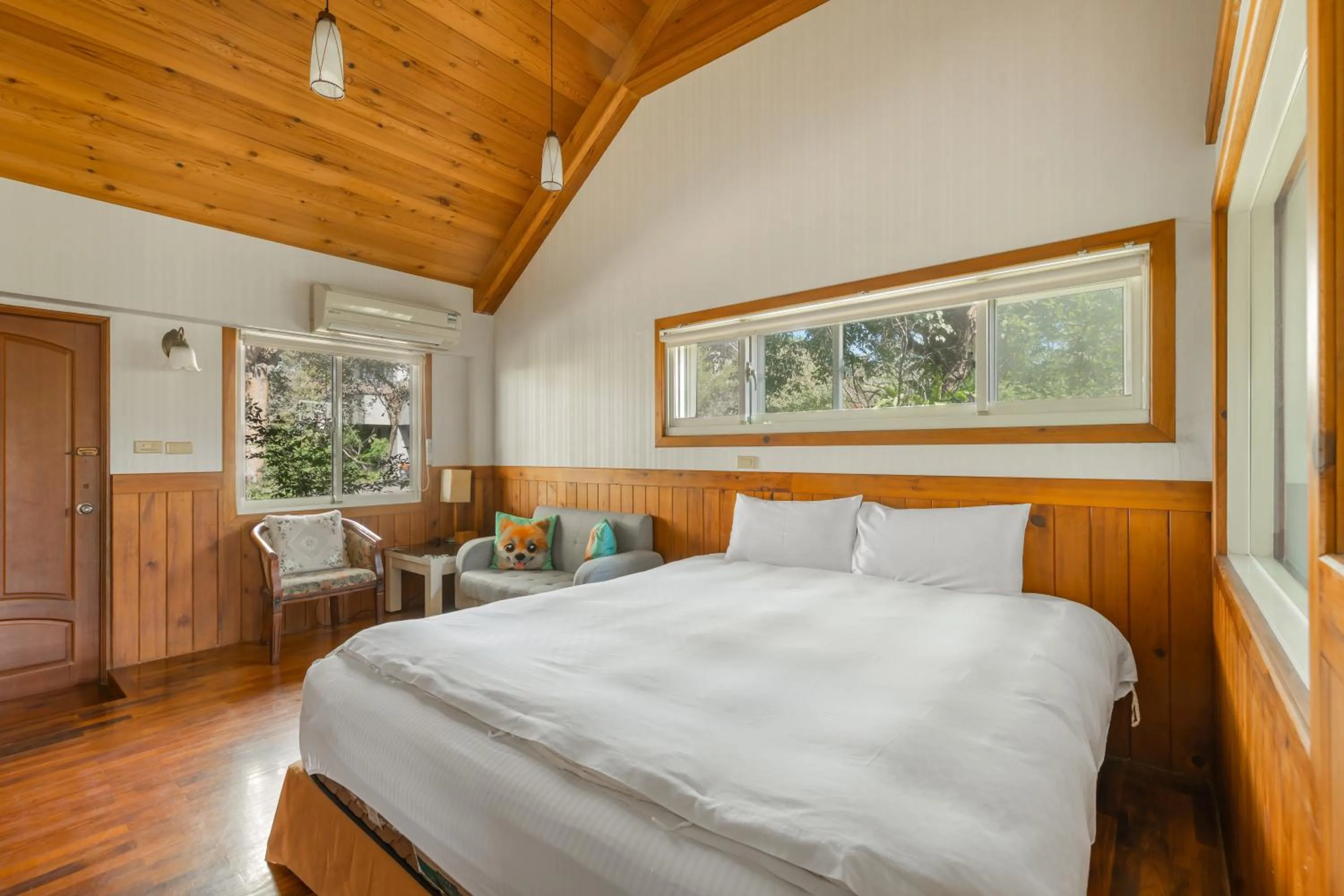 Bed in Green Forest Villa