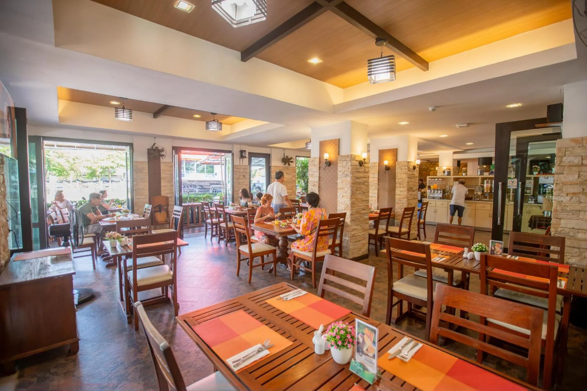 Restaurant/places to eat in Nipa Resort, Patong Beach