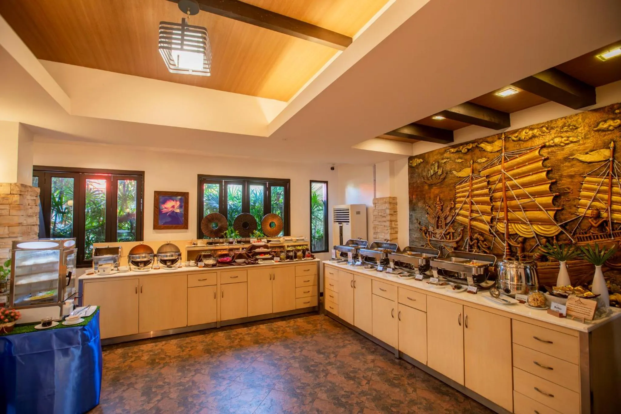 Restaurant/places to eat in Nipa Resort, Patong Beach