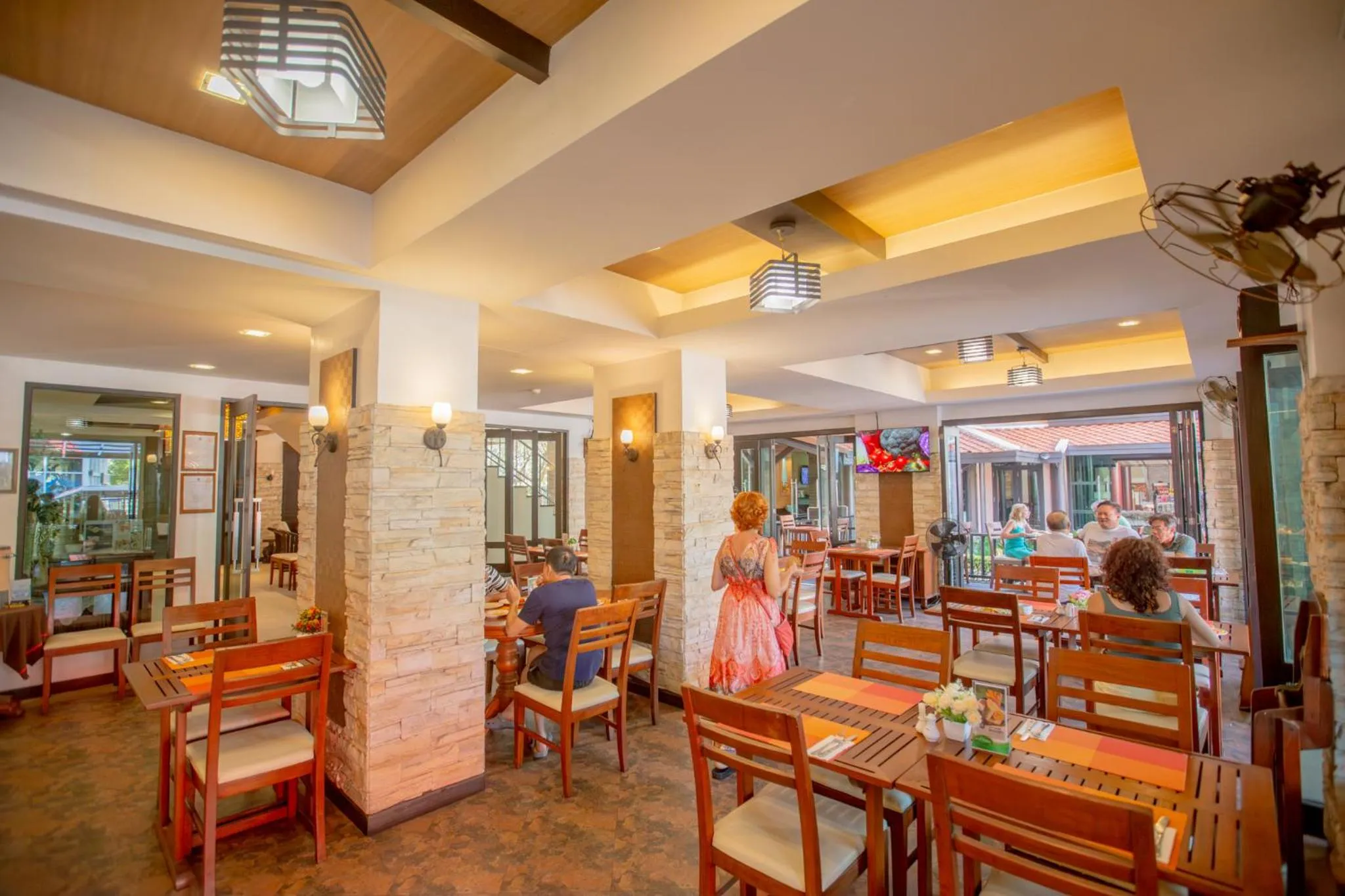 Restaurant/places to eat in Nipa Resort, Patong Beach