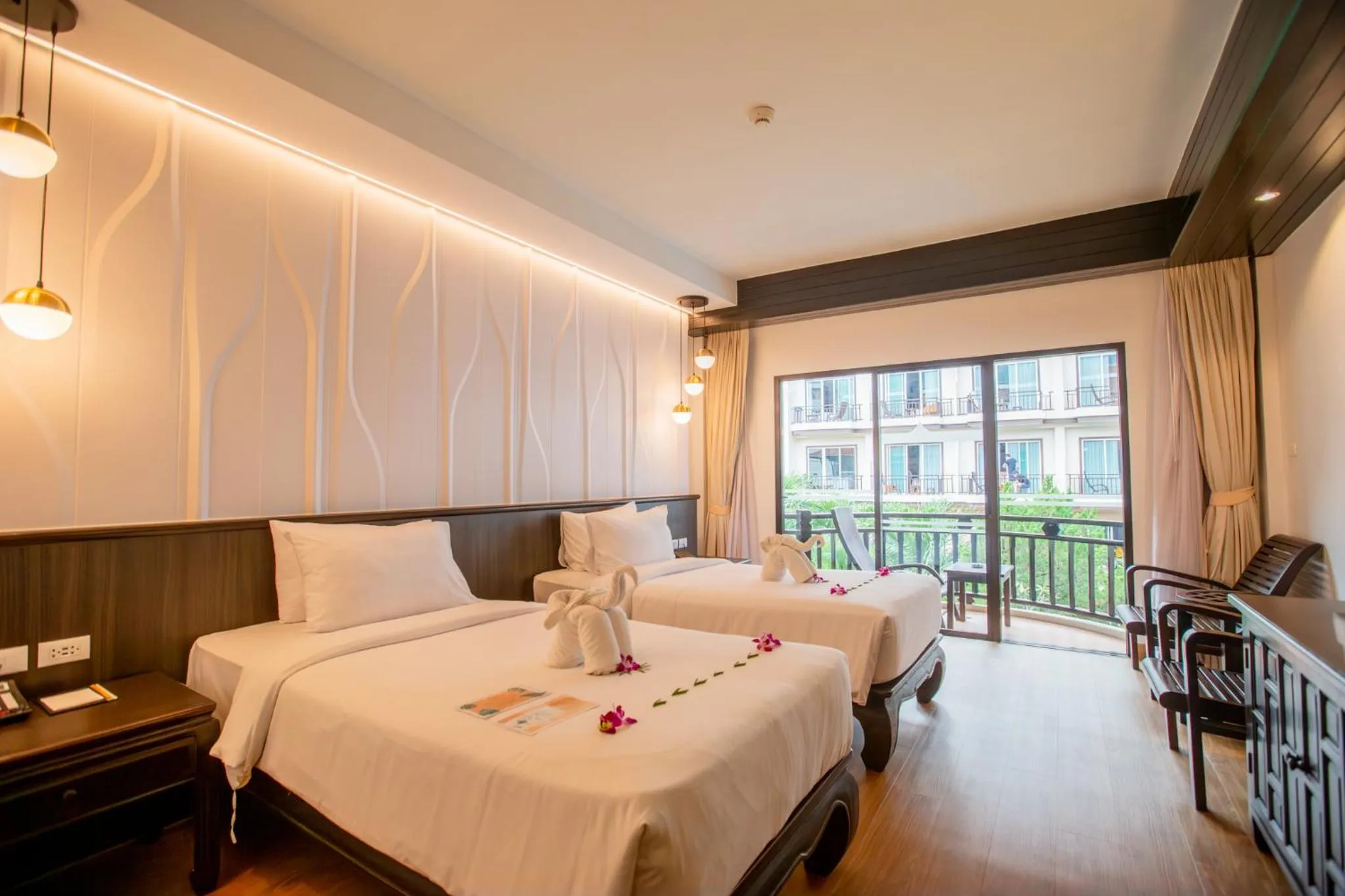 Balcony/Terrace, Bed in Nipa Resort, Patong Beach