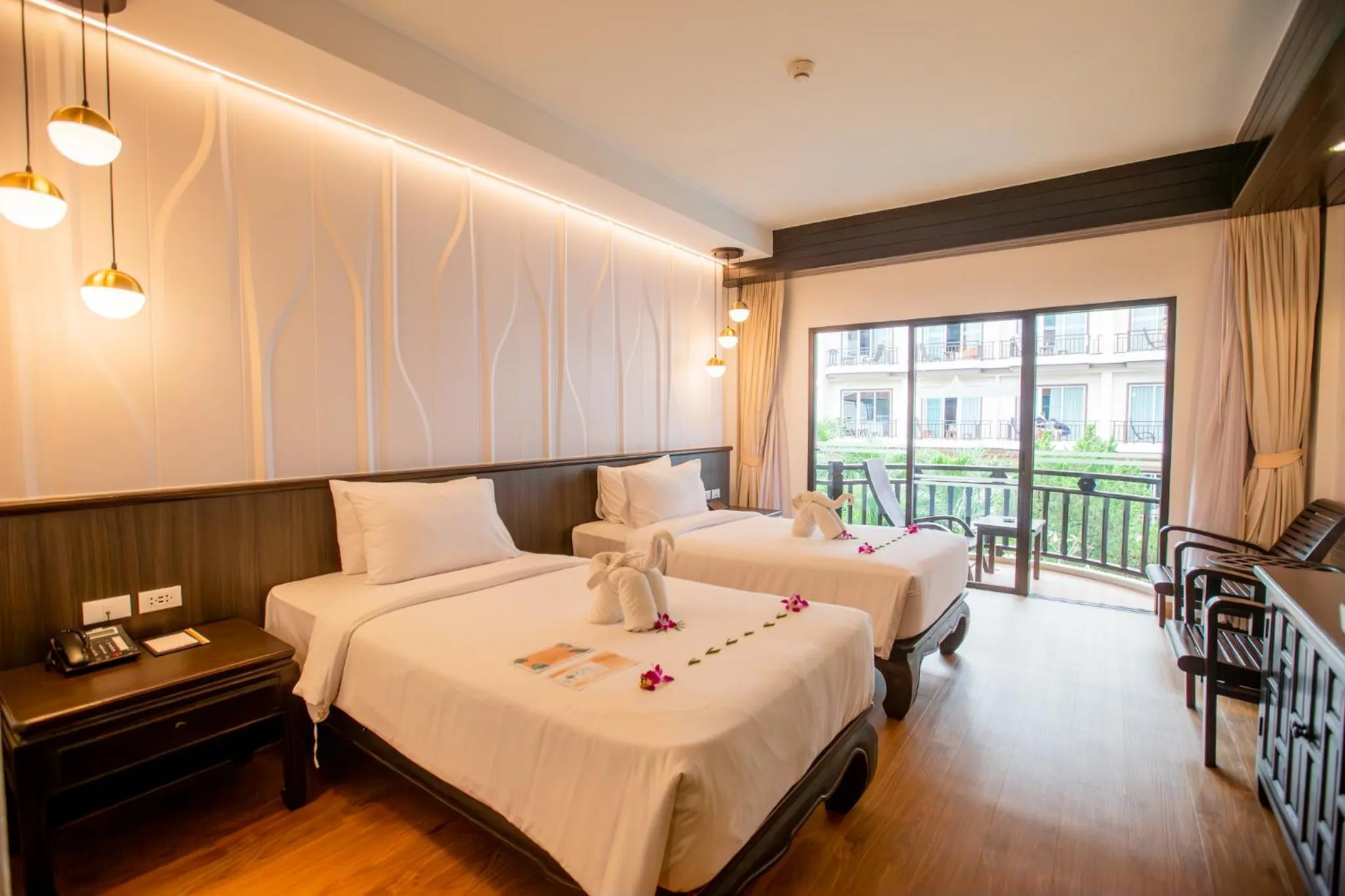 Photo of the whole room, Bed in Nipa Resort, Patong Beach