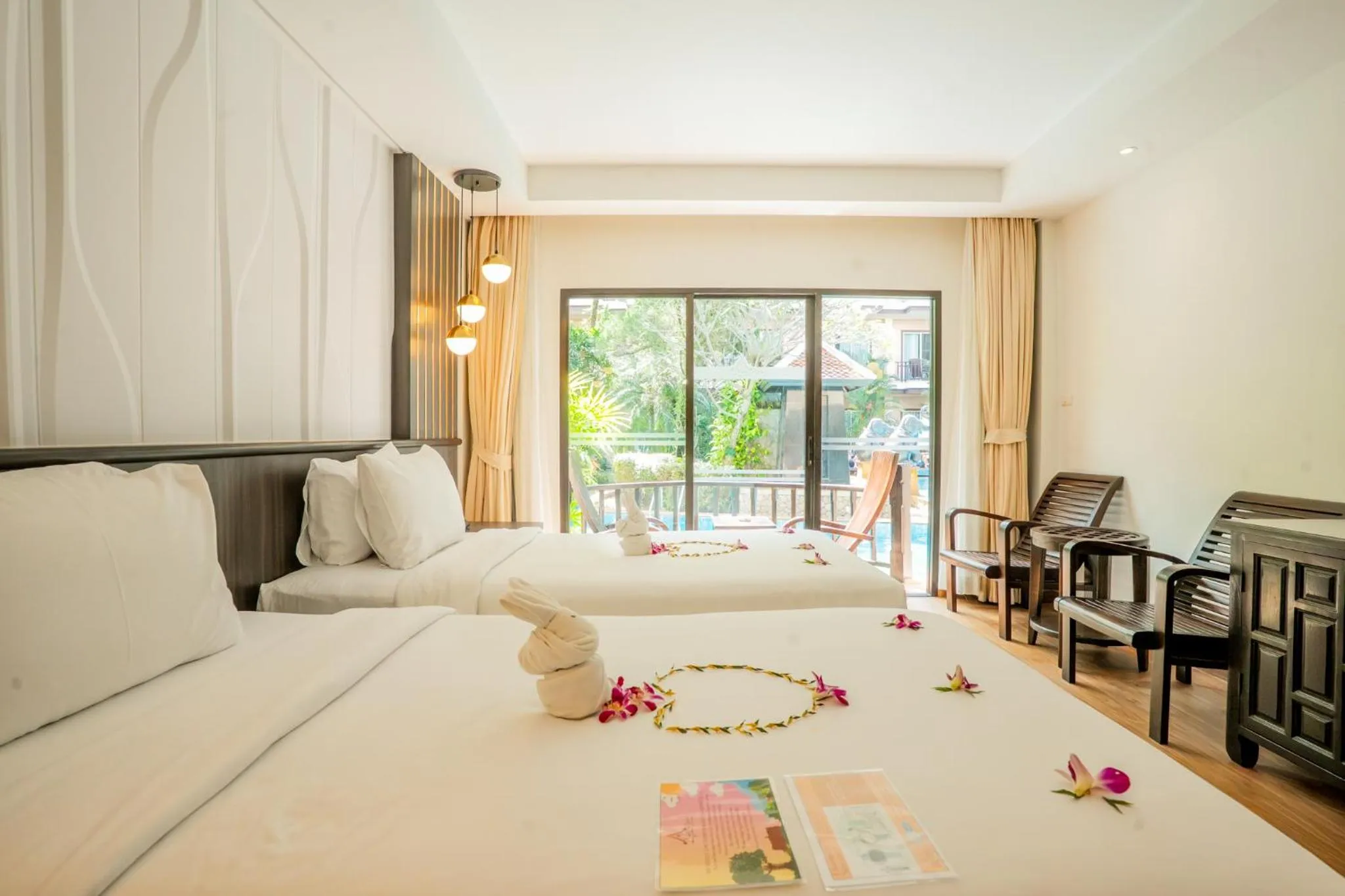 Photo of the whole room, Bed in Nipa Resort, Patong Beach