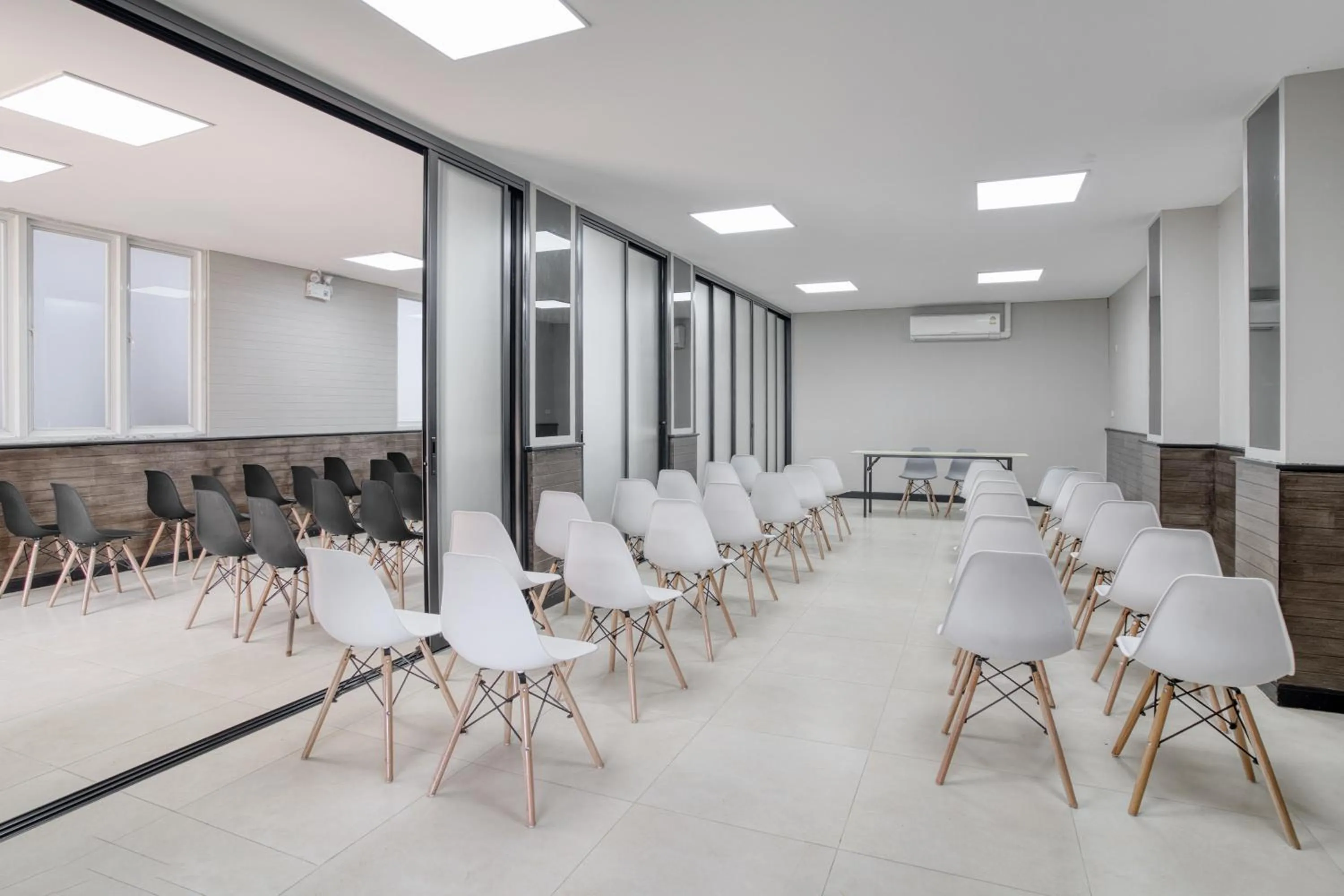 Meeting/conference room in Tuana Hotels The Phulin Resort