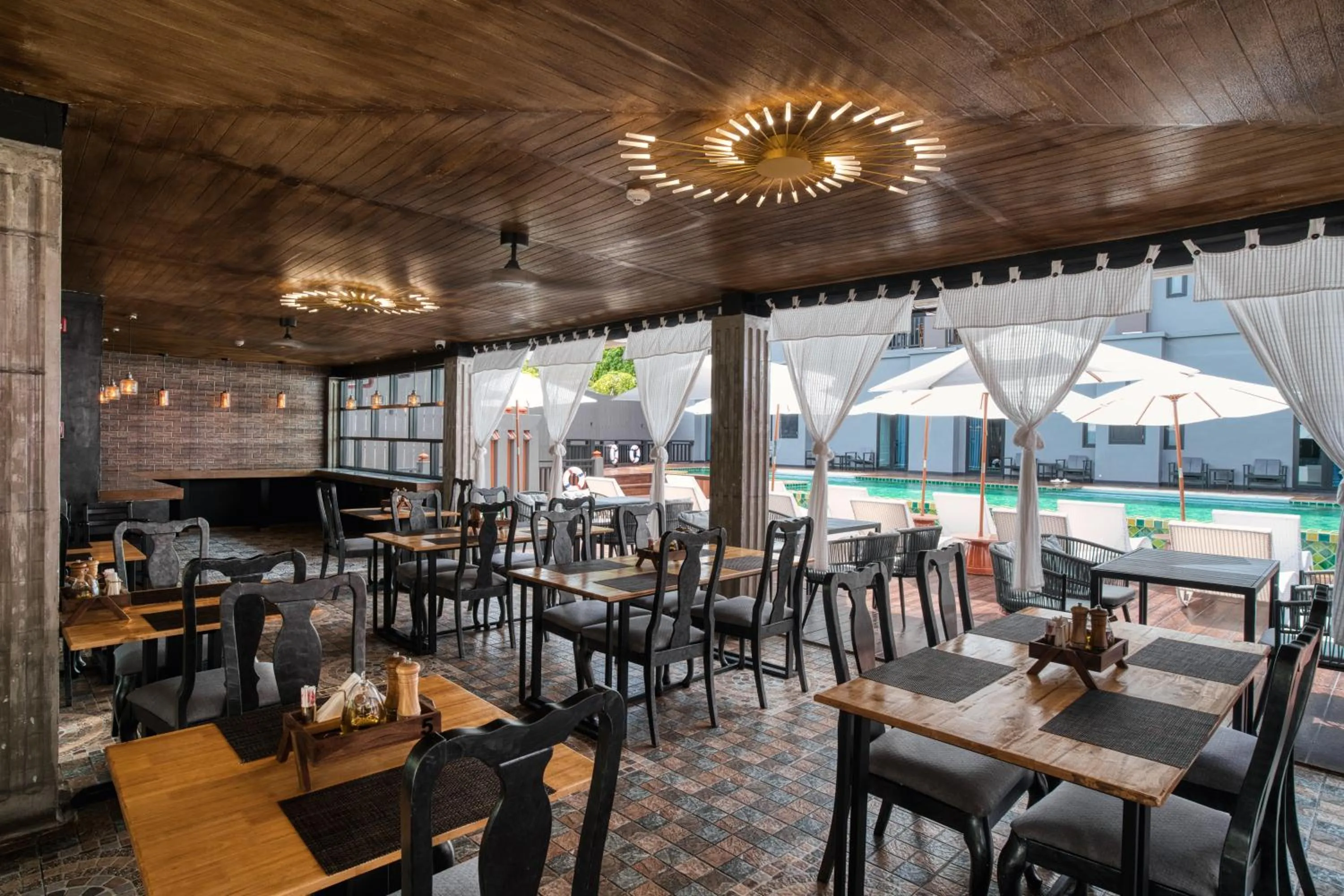 Restaurant/places to eat in Tuana Hotels The Phulin Resort