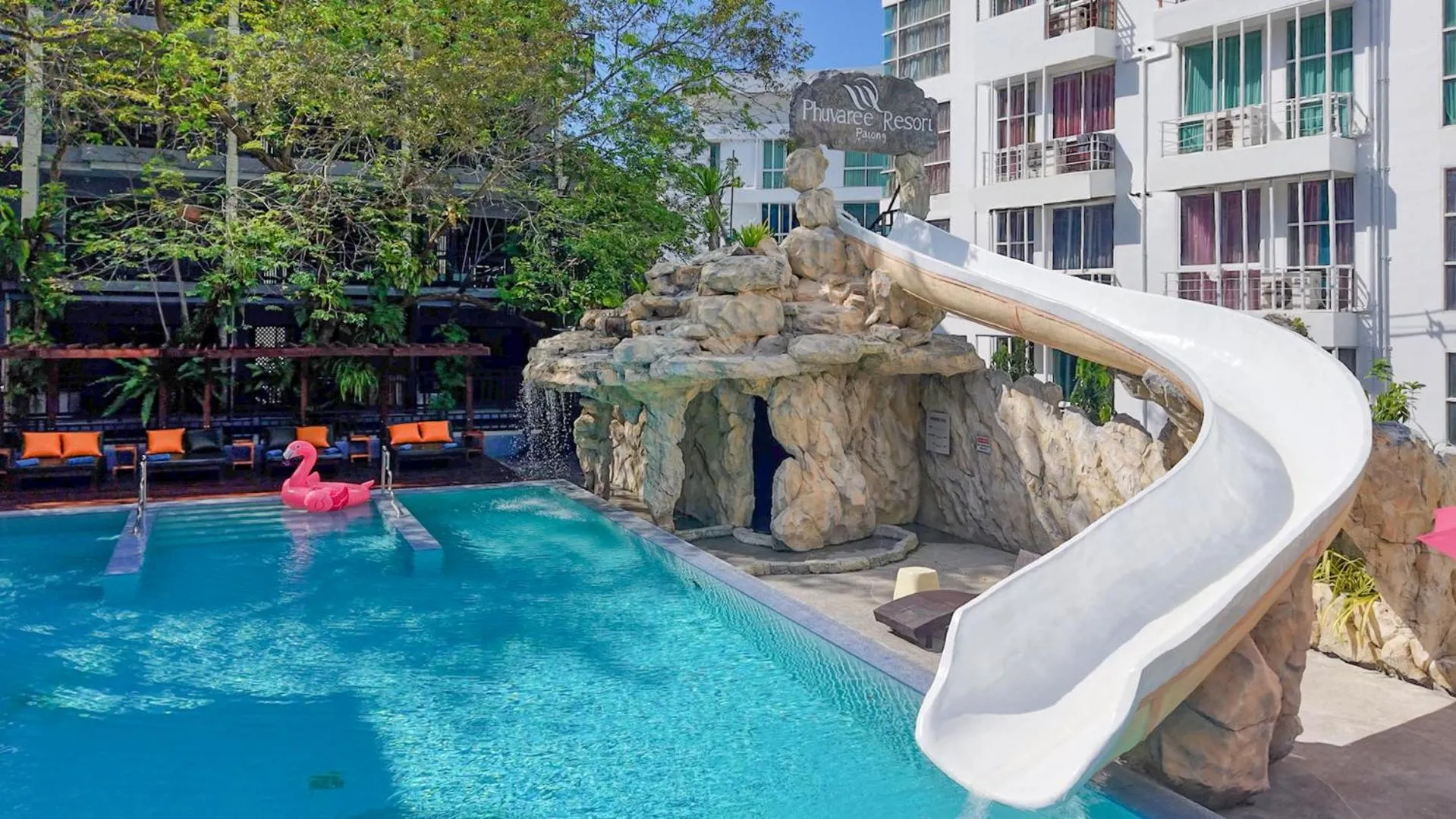 Swimming pool in Phuvaree Resort