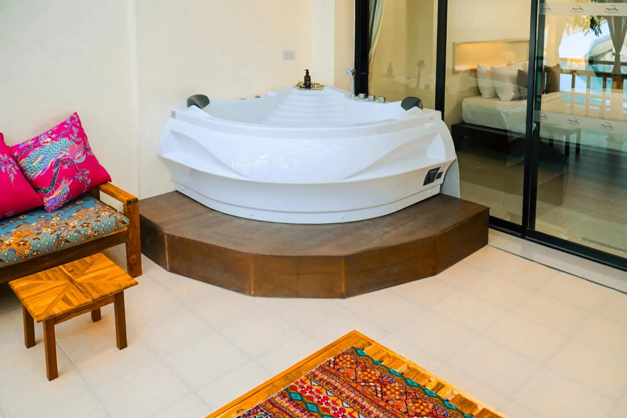 Bath, Bed in Phuvaree Resort