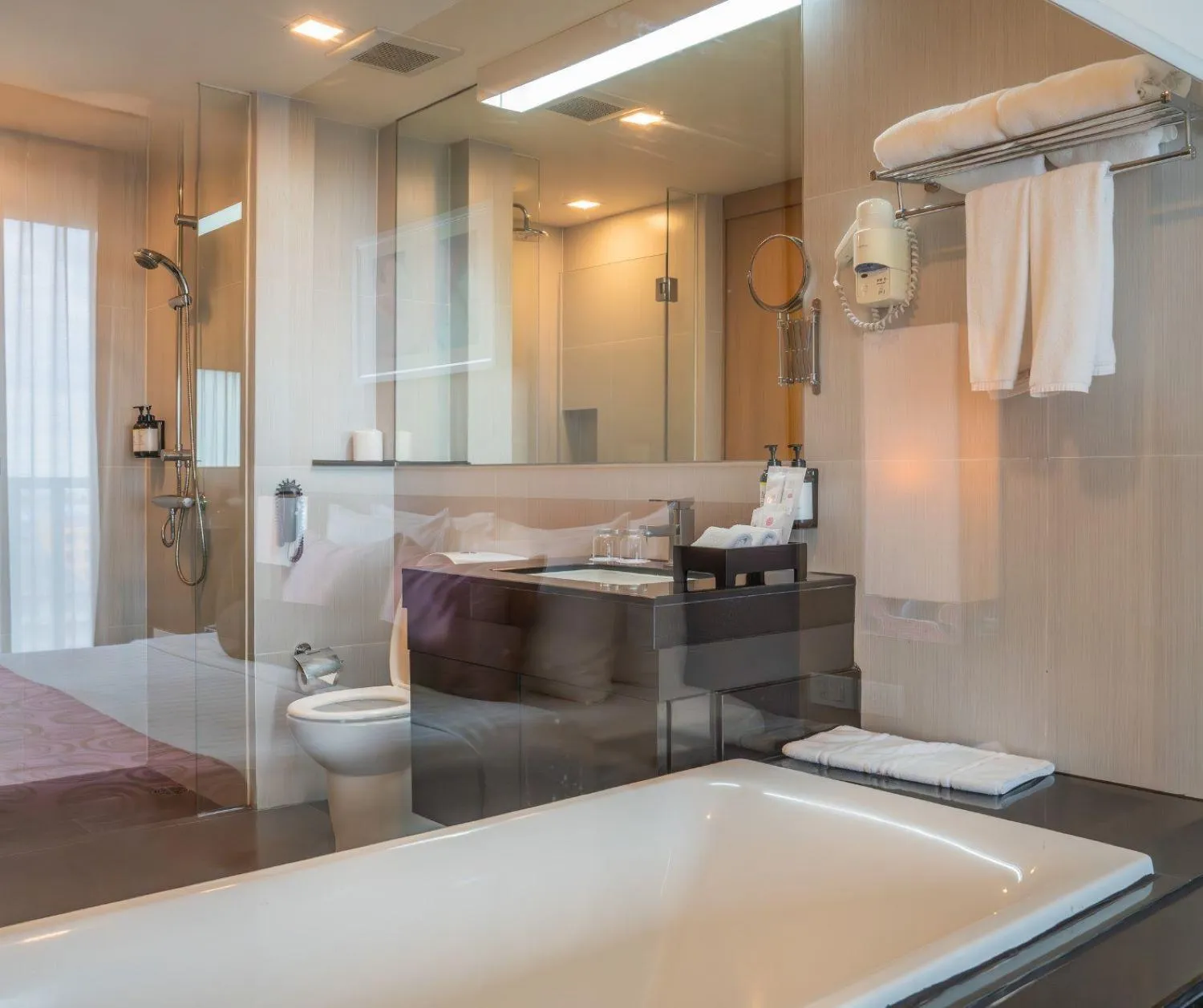 Bathroom, Bed in Amaranth Suvarnabhumi Hotel - Free Suvarnabhumi Airport Shuttle