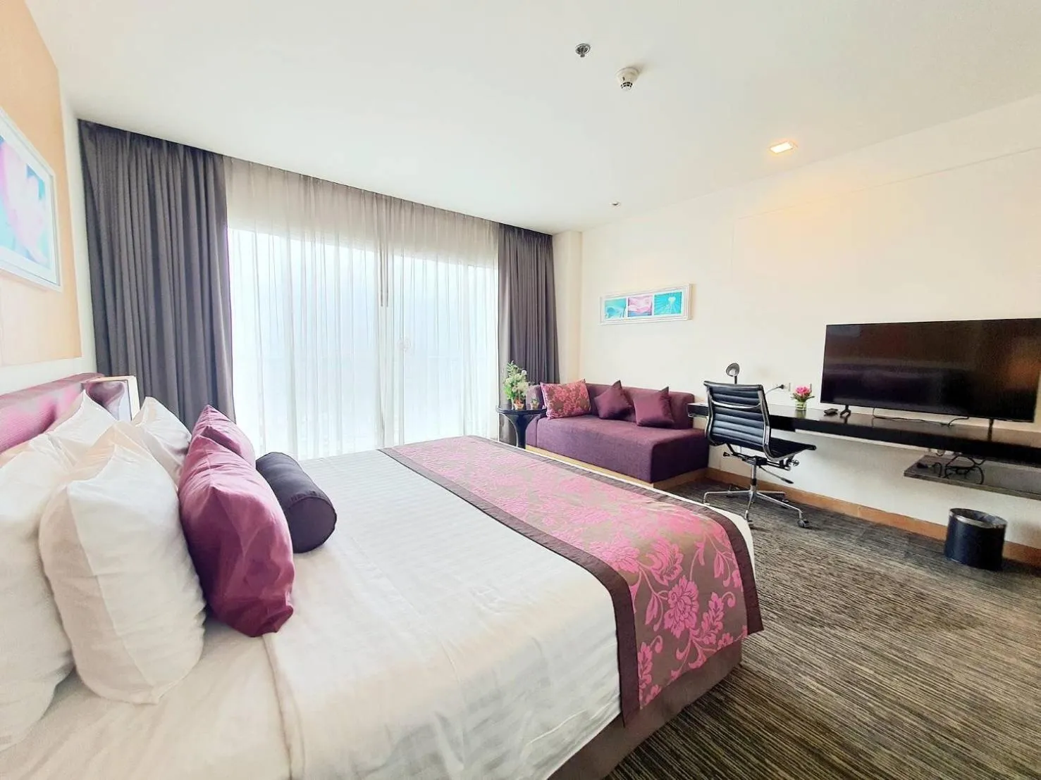Bed in Amaranth Suvarnabhumi Hotel - Free Suvarnabhumi Airport Shuttle
