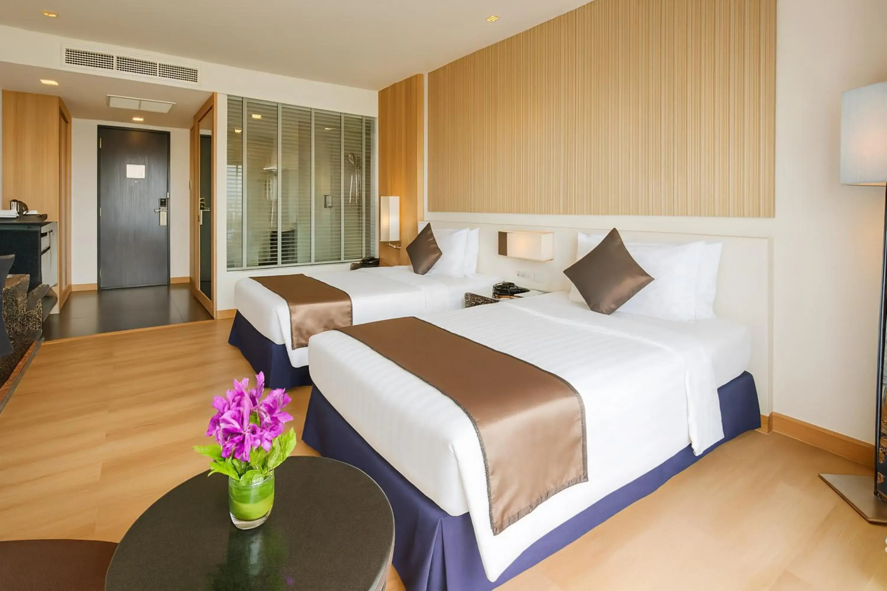 Deluxe Twin Room with Balcony in Amaranth Suvarnabhumi Hotel - Free Suvarnabhumi Airport Shuttle Deluxe Twin Room with Balcony in Amaranth Suvarnabhumi Hotel - Free Suvarnabhumi Airport Shuttle