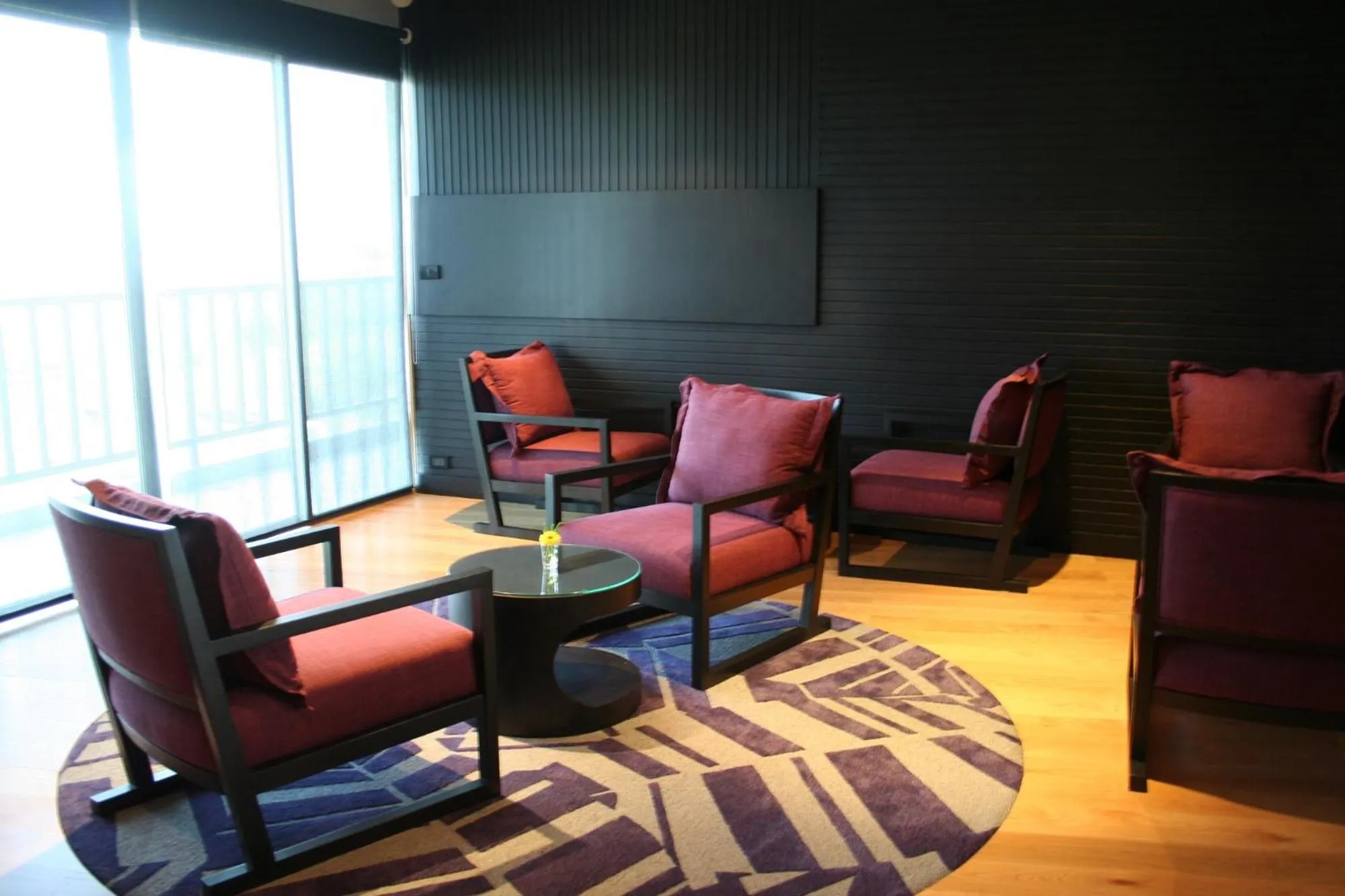 Communal lounge/ TV room in Amaranth Suvarnabhumi Hotel - Free Suvarnabhumi Airport Shuttle