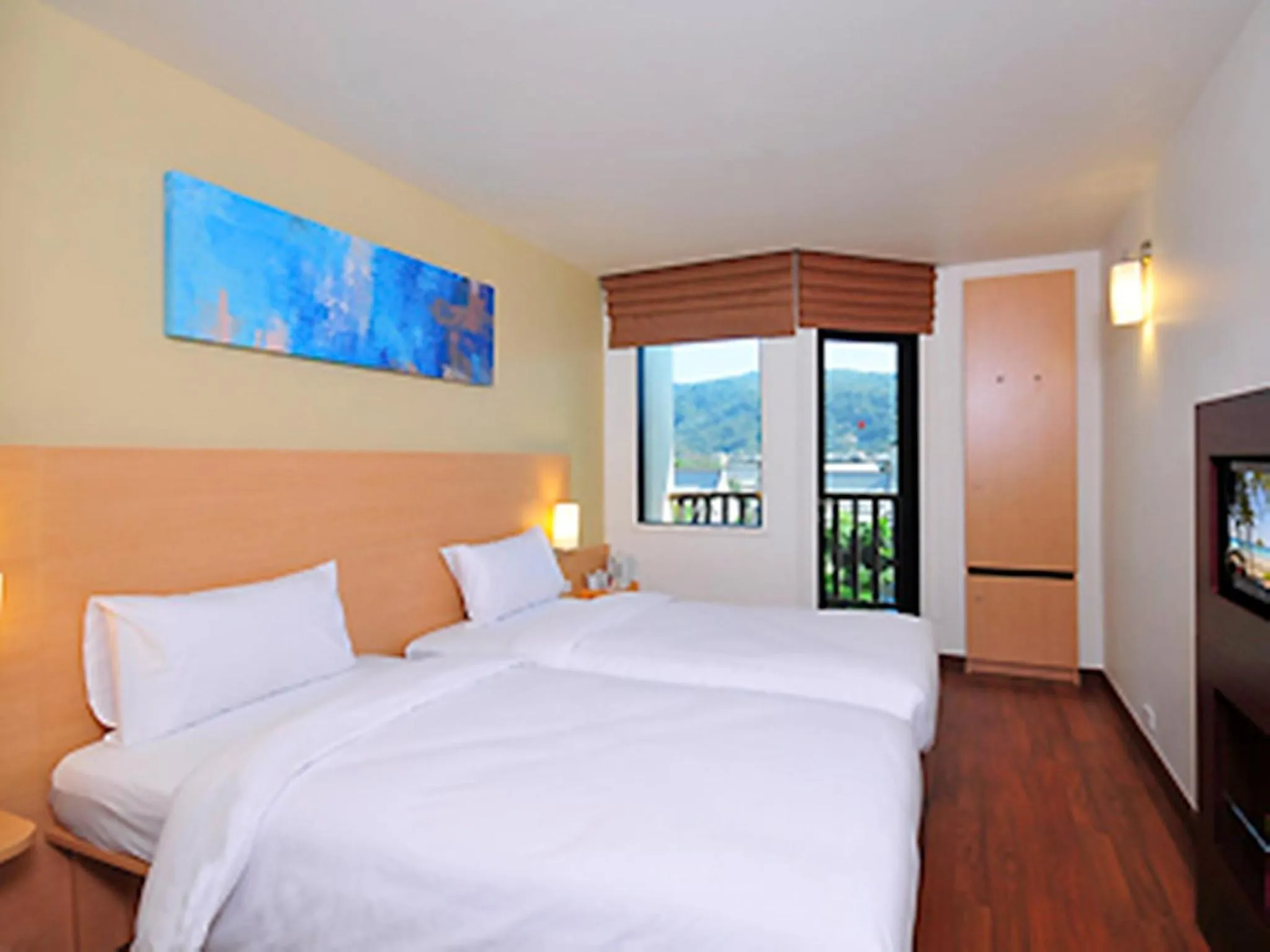 Bed in Ibis Phuket Kata