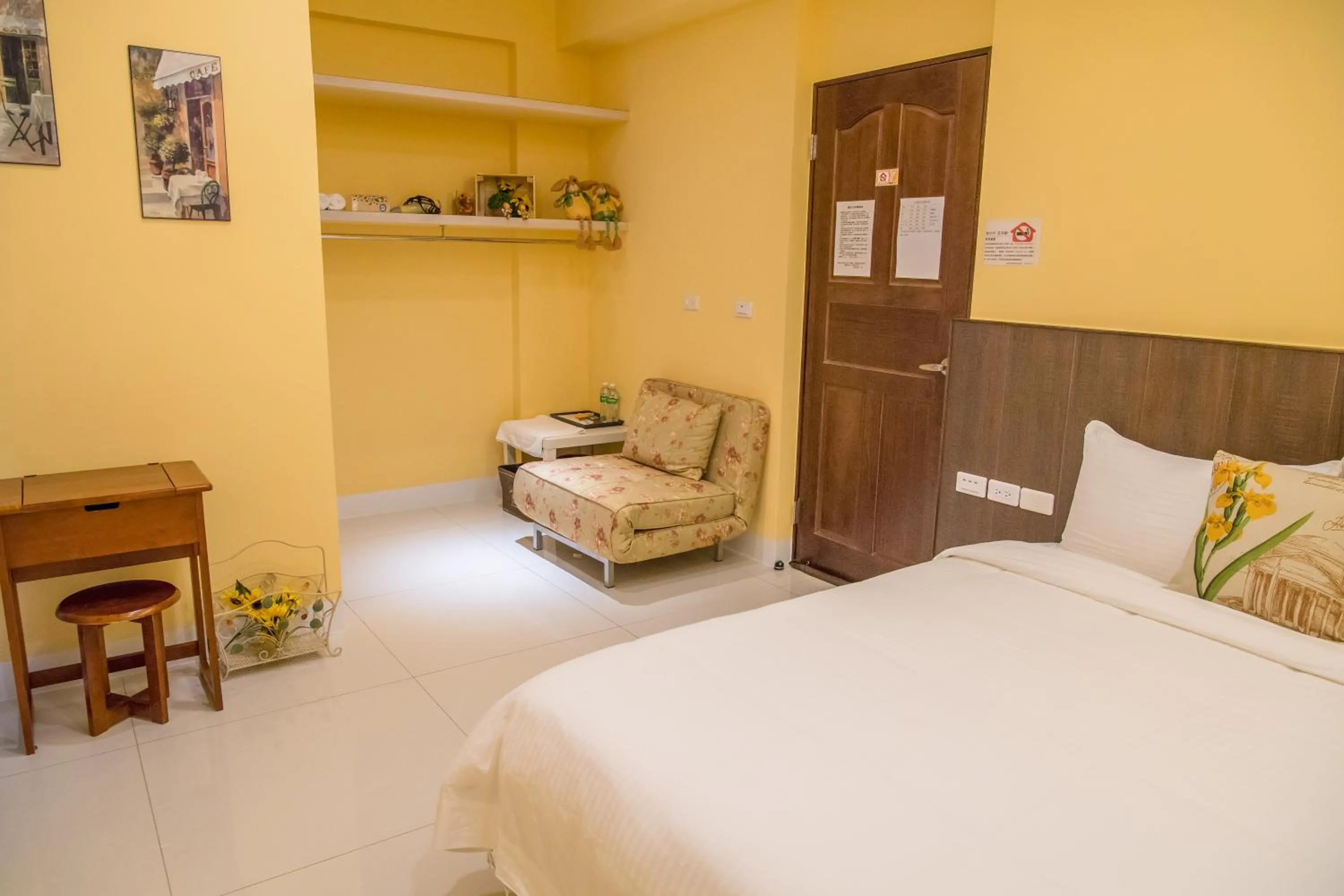 Photo of the whole room, Bed in Mysig