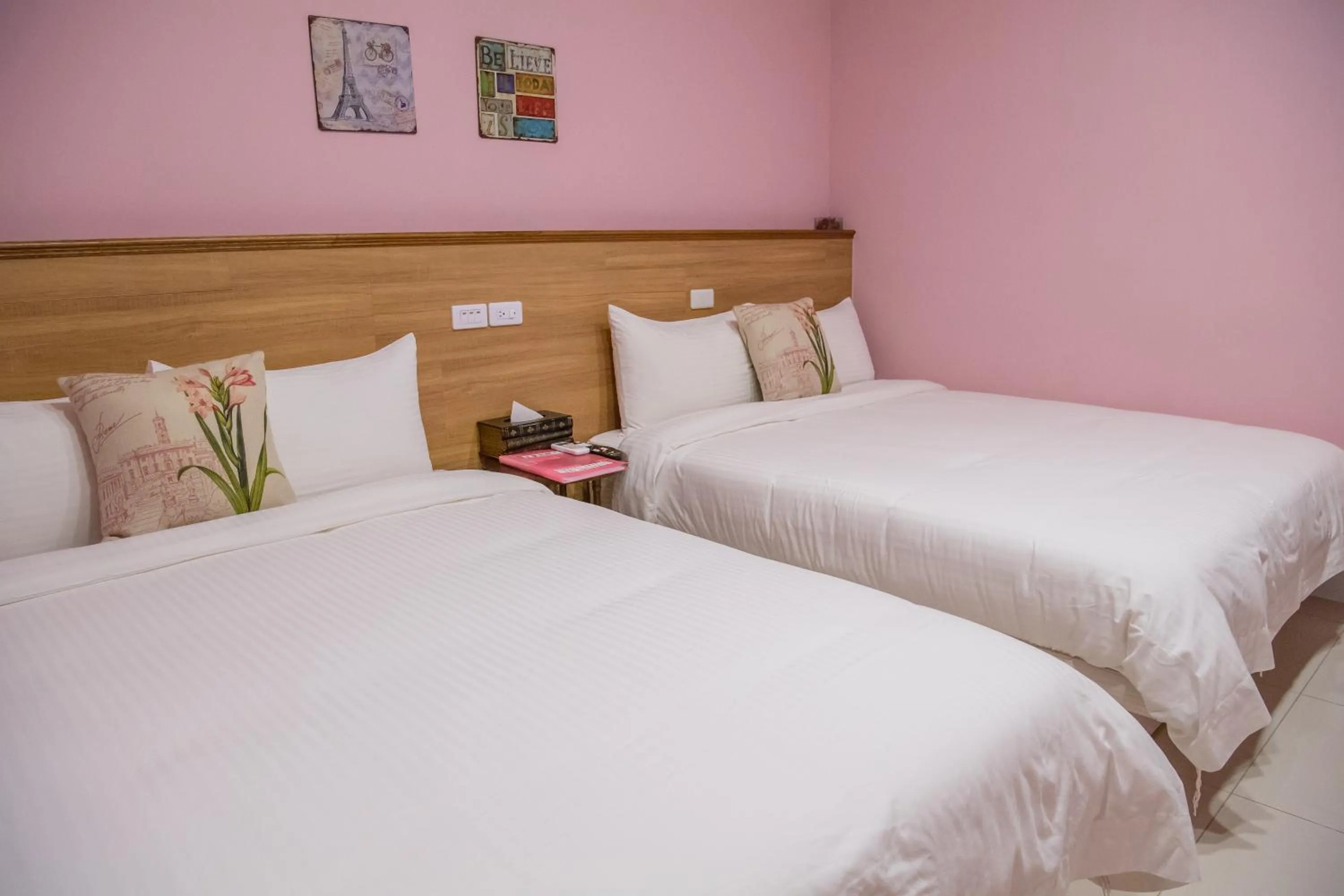 Photo of the whole room, Bed in Mysig